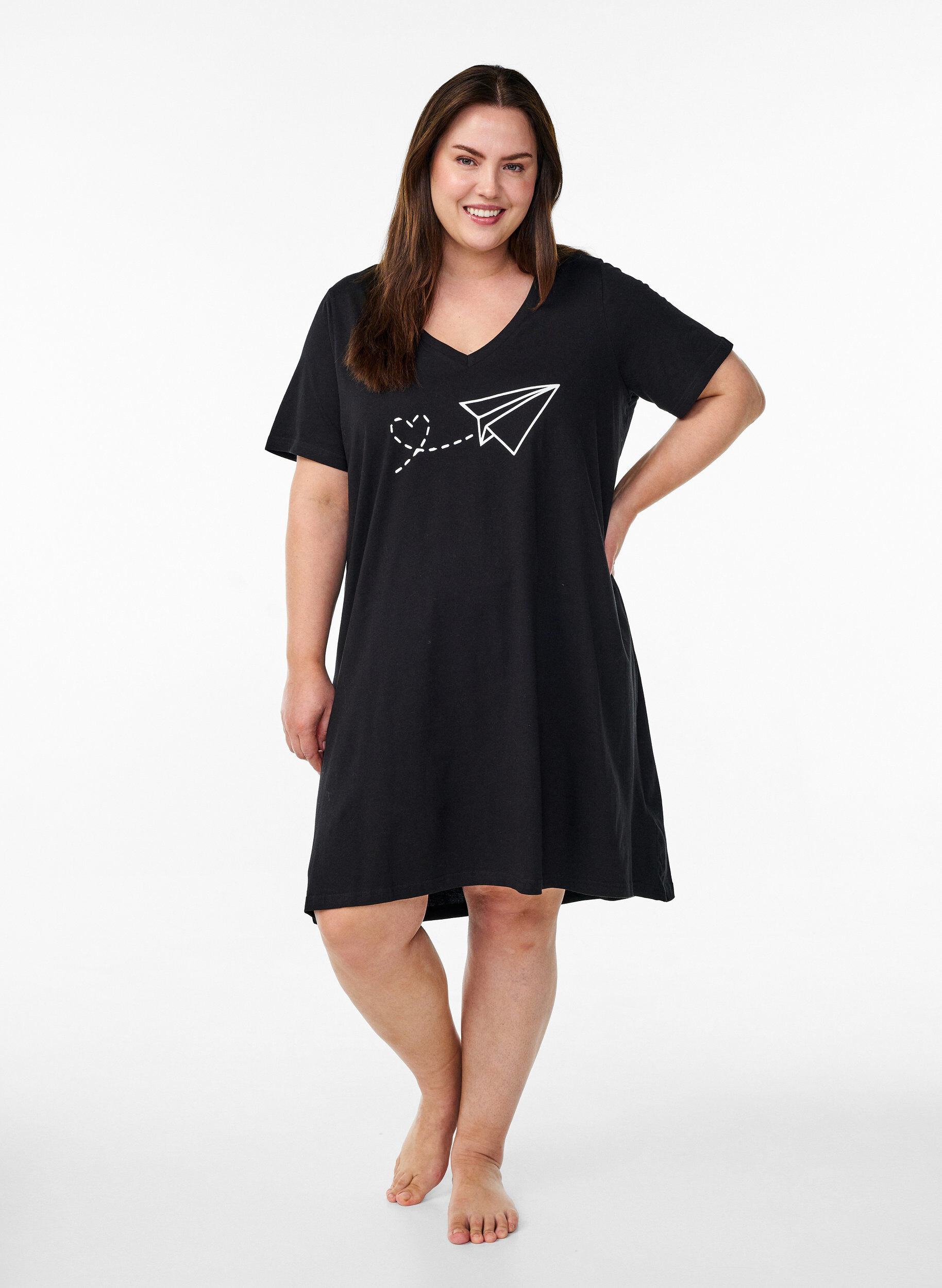 Zizzi Nachthemd aus Bio-Baumwolle mit V-Ausschnitt, , Model image number 1