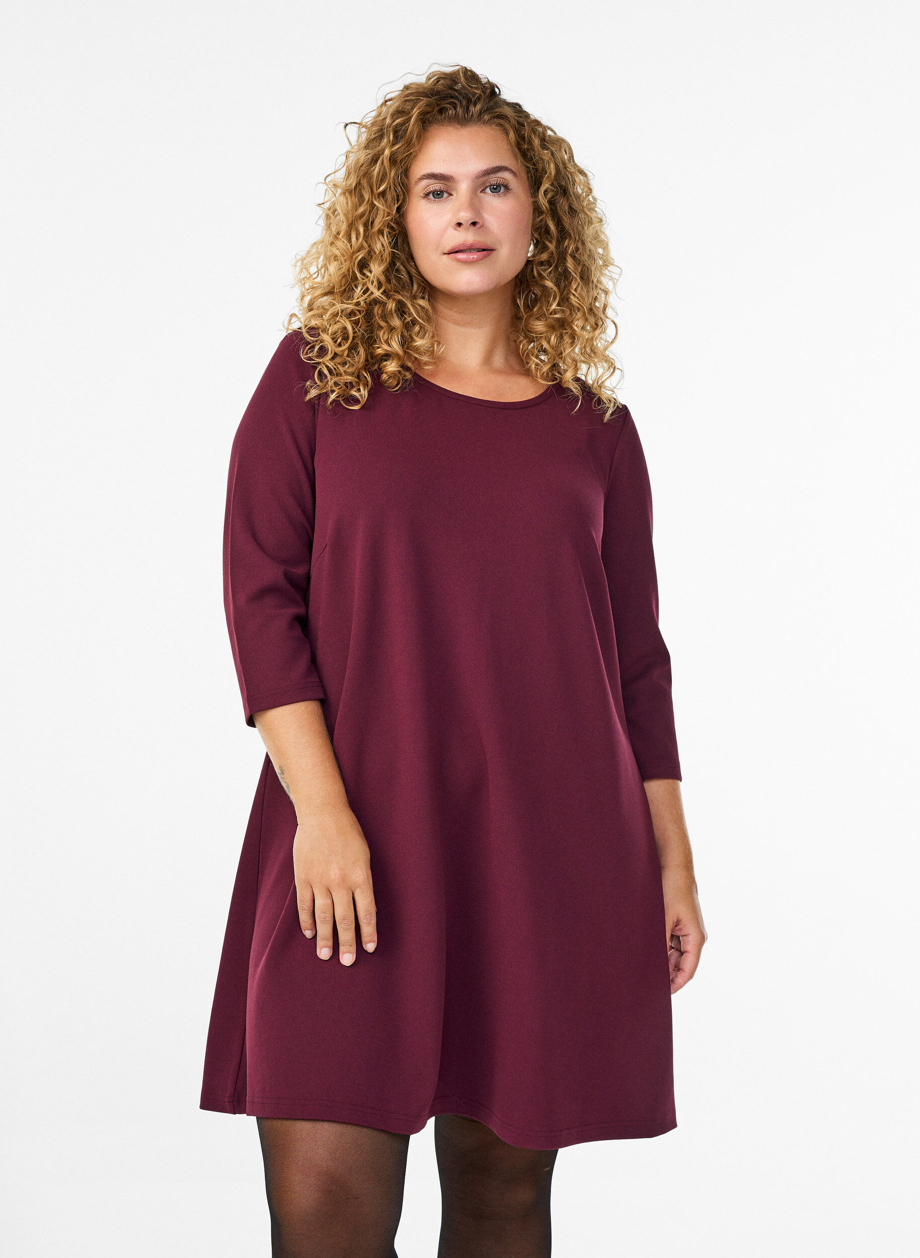 Zizzi FLASH - Kurz geschnittenes A-Linien Kleid aus Webstoff mit 3/4 &Auml;rmeln, Rot, Model image number 0