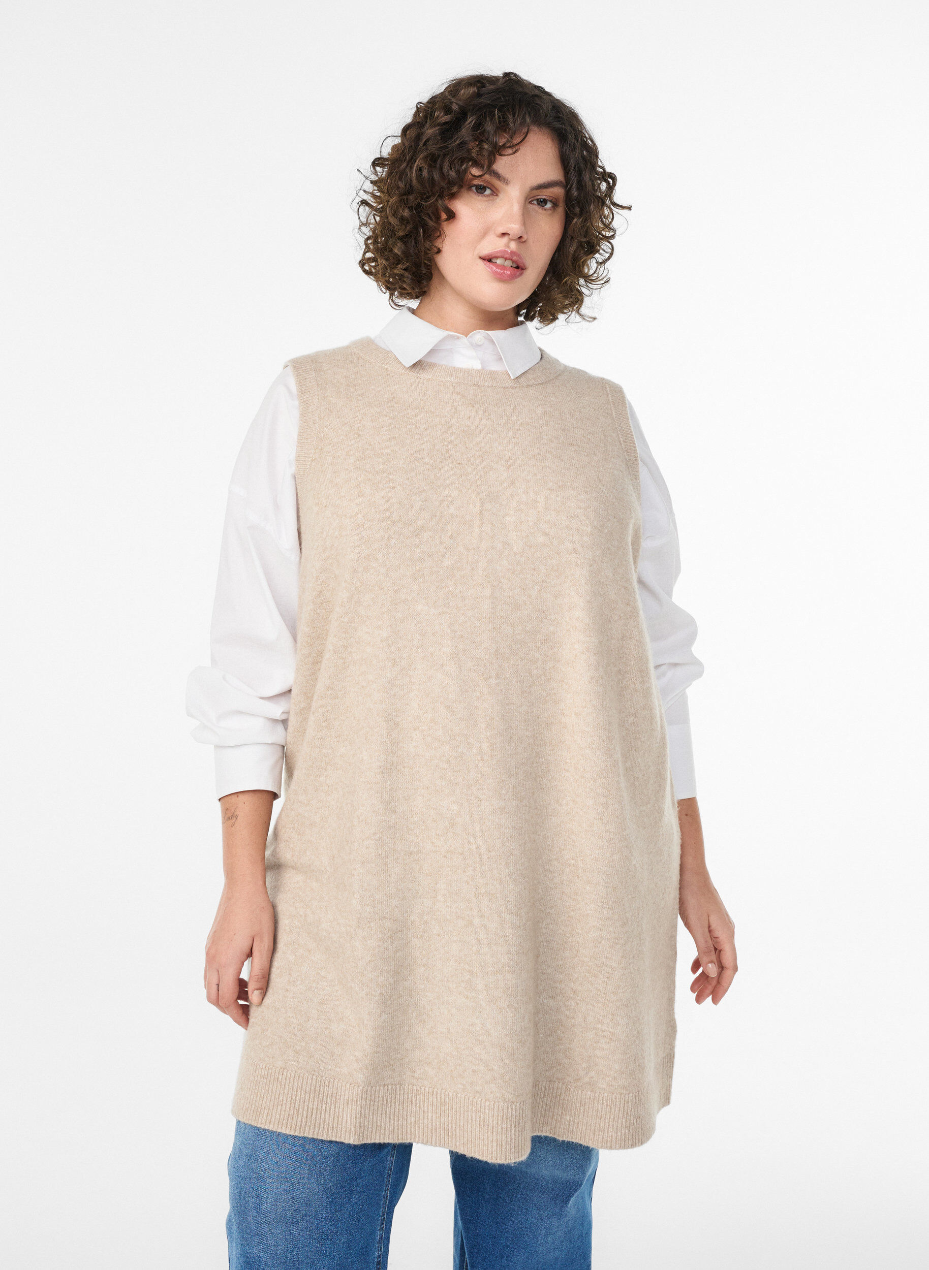 Zizzi Kurzes &auml;rmelloses Strickkleid, Beige, Model image number 0