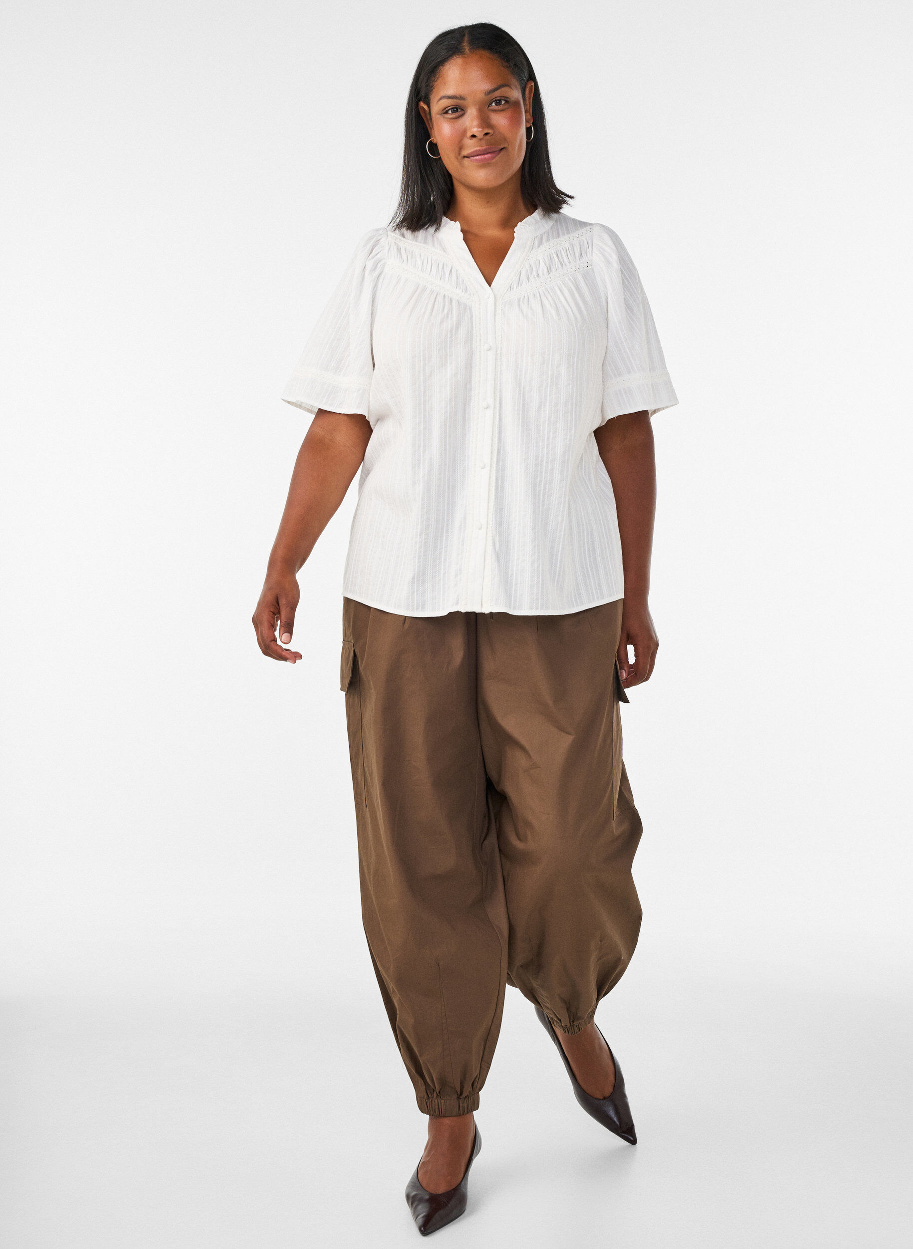 ZizziBluse aus Baumwolle mit Zierb&auml;ndern, Vanille, Model image number 1