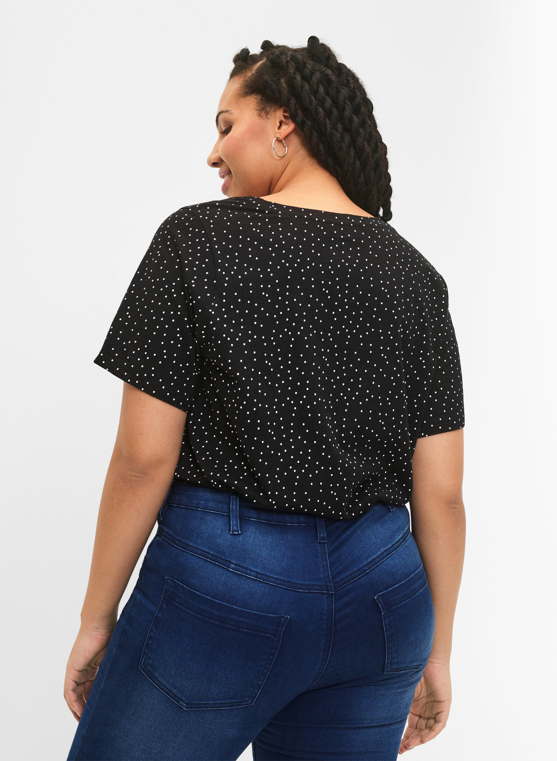 Zizzi T-Shirt aus Bio-Baumwolle mit Punktmuster	, Schwarz, Model image number 2