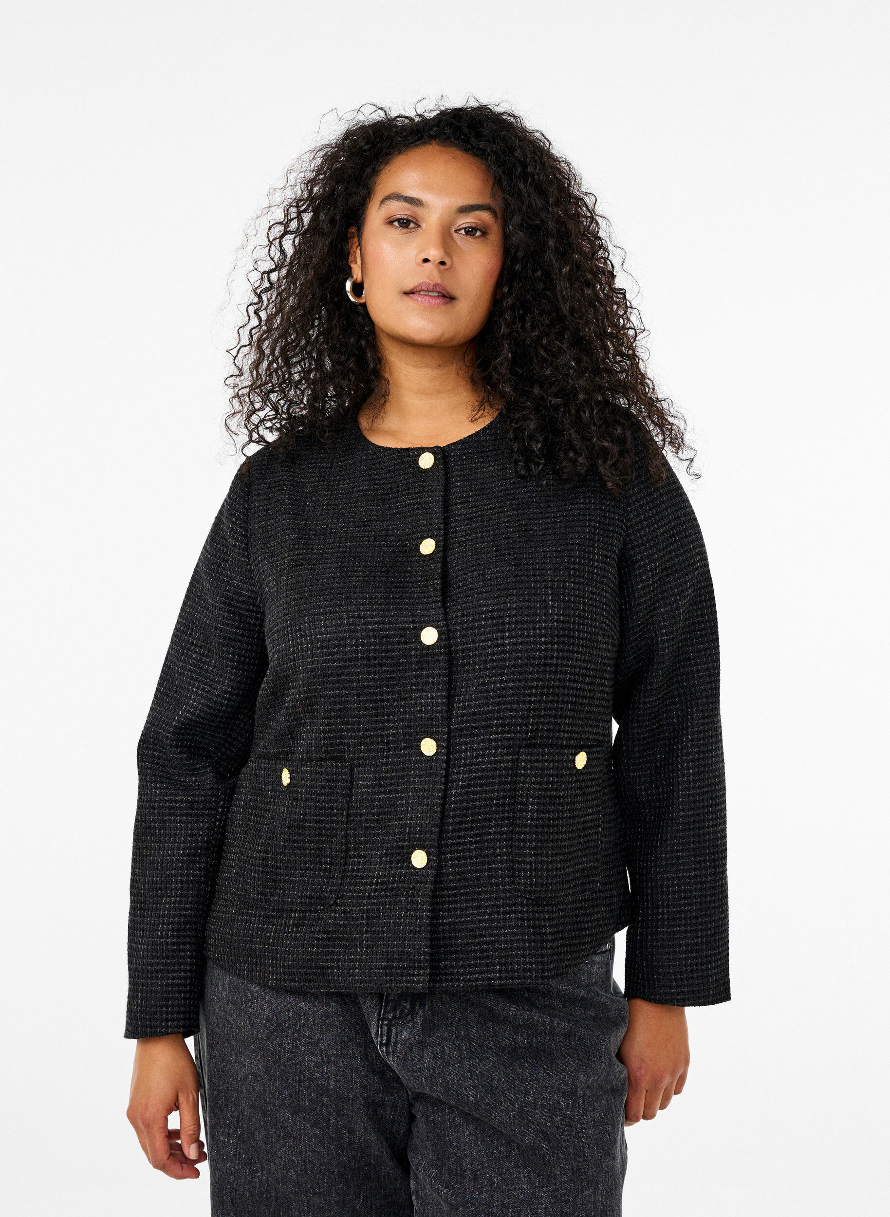 Zizzi Boucl&eacute;-Jacke mit Taschen und Zierkn&ouml;pfen, Black, Model image number 0