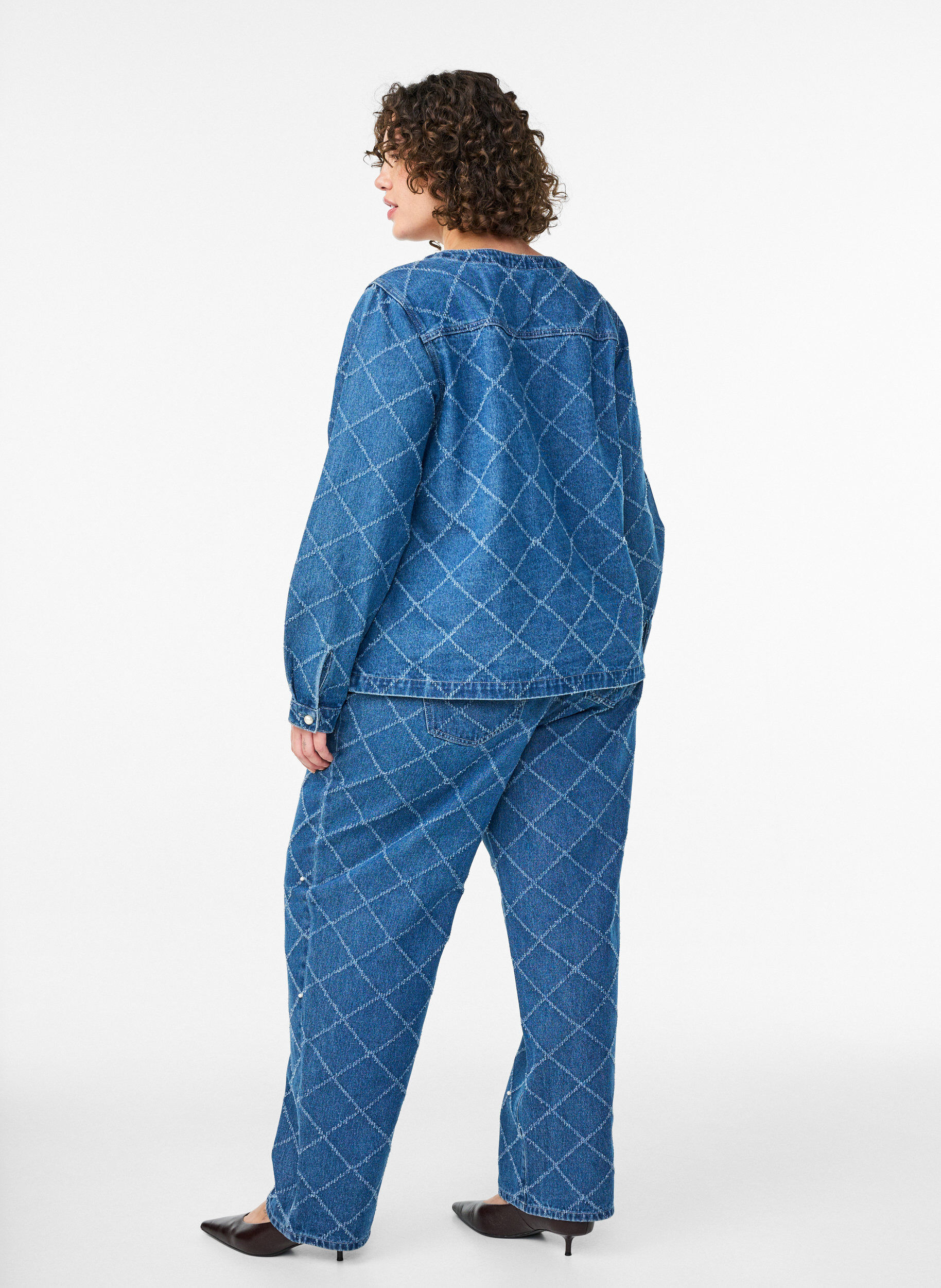 Zizzi Kiana Jeans mit hoher Taille und abgenutzter Optik, Blau, Model image number 1