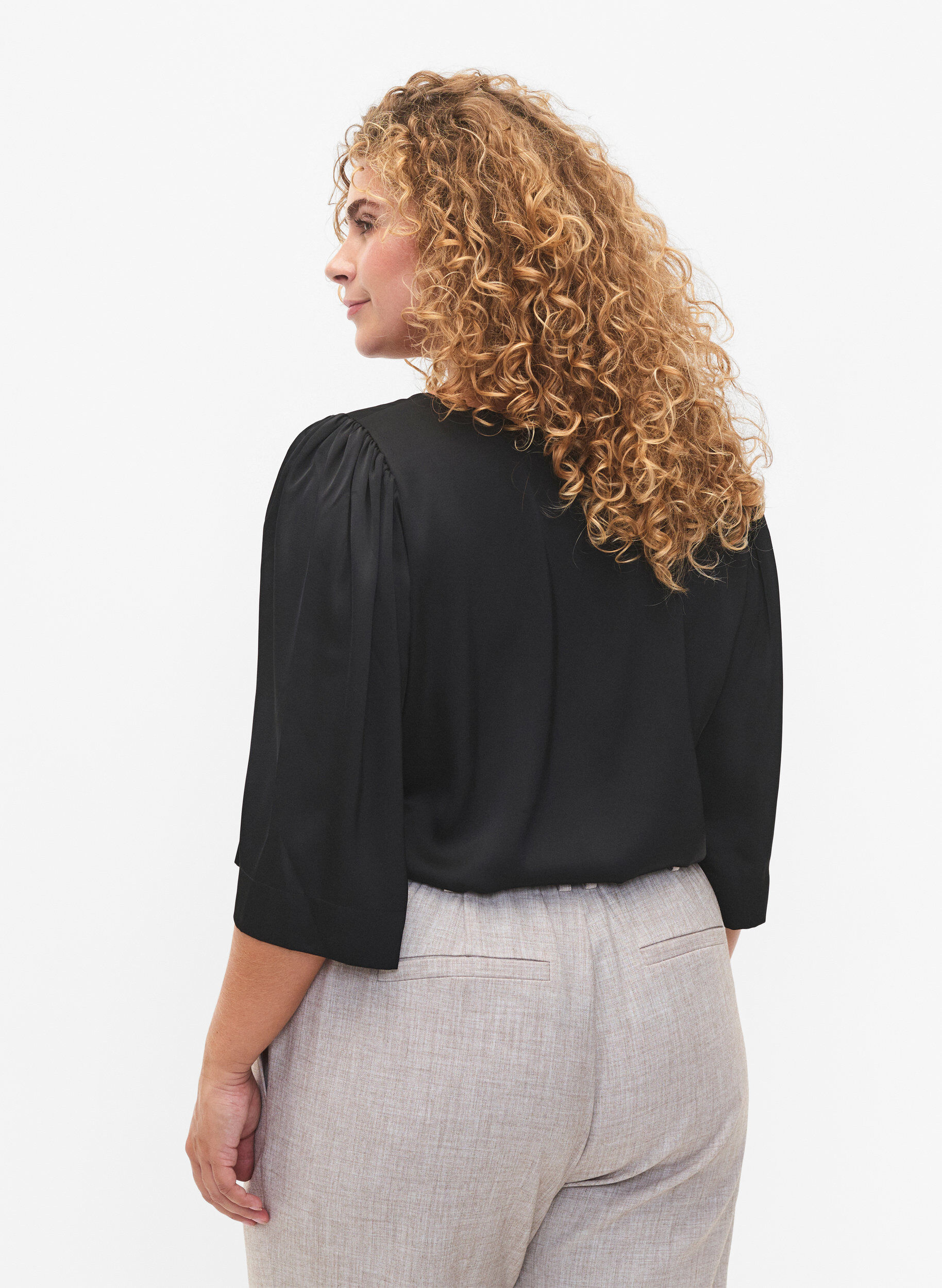 Zizzi  Satinbluse mit halblangen &Auml;rmeln, Black, Model image number 1