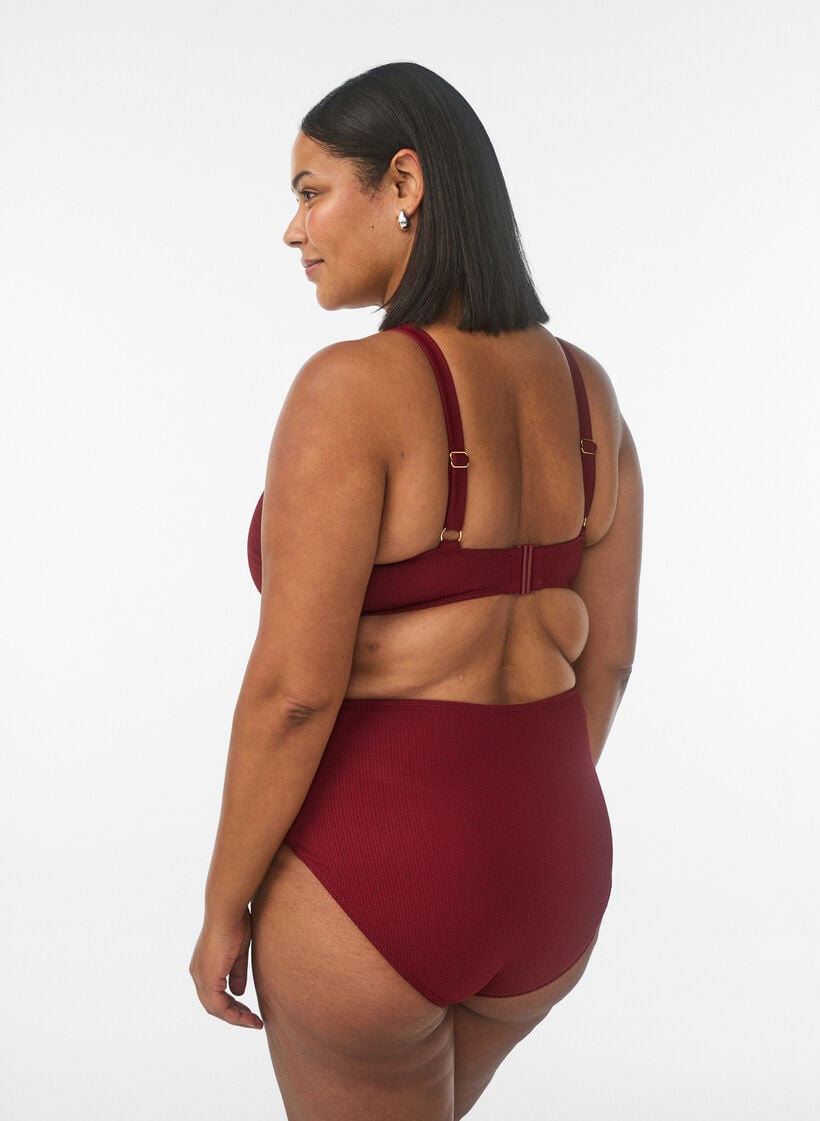 Hoch taillierte Bikinihose mit Struktur, Rot, Model