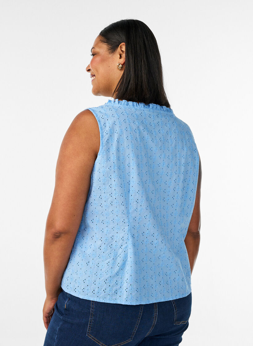 &Auml;rmellose Bluse mit Lochstickerei und R&uuml;schen, Blau, Model image number 2