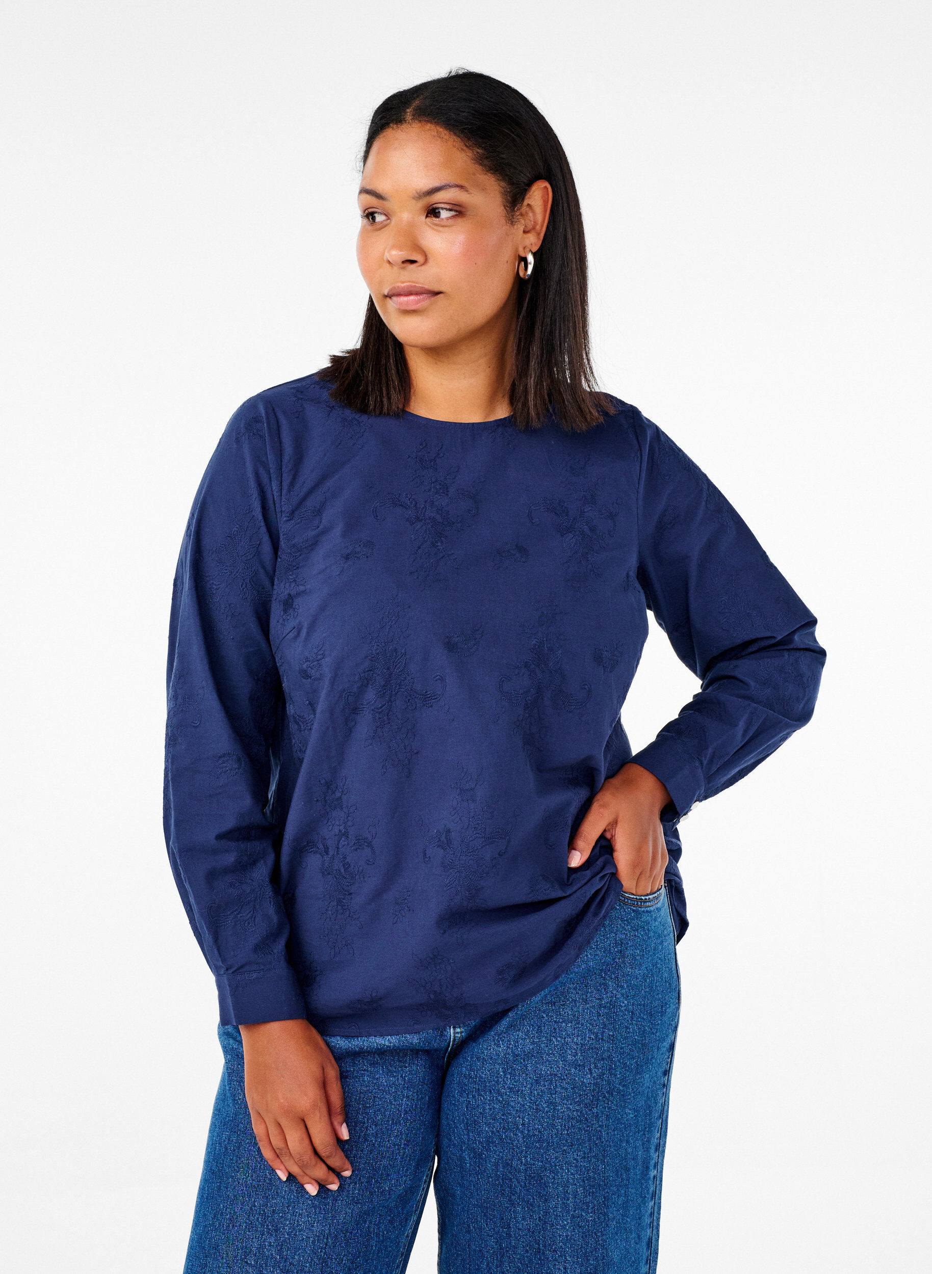 Zizzi Lang&auml;rmlige Bluse mit Stickereien, Blau, Model image number 0