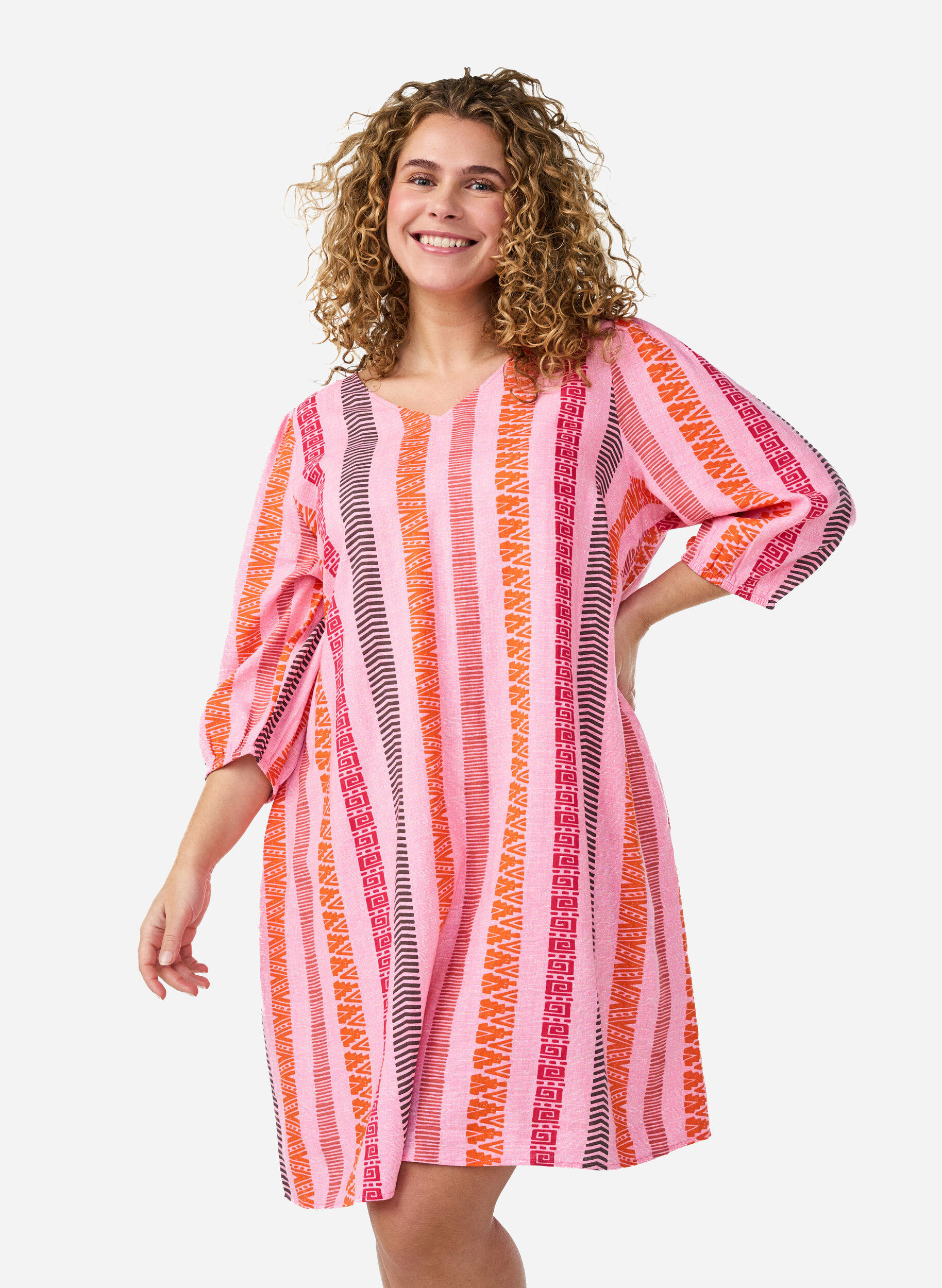 Kurzes Kleid aus Leinen und Viskose mit 3/4-&Auml;rmeln, Pink, Model