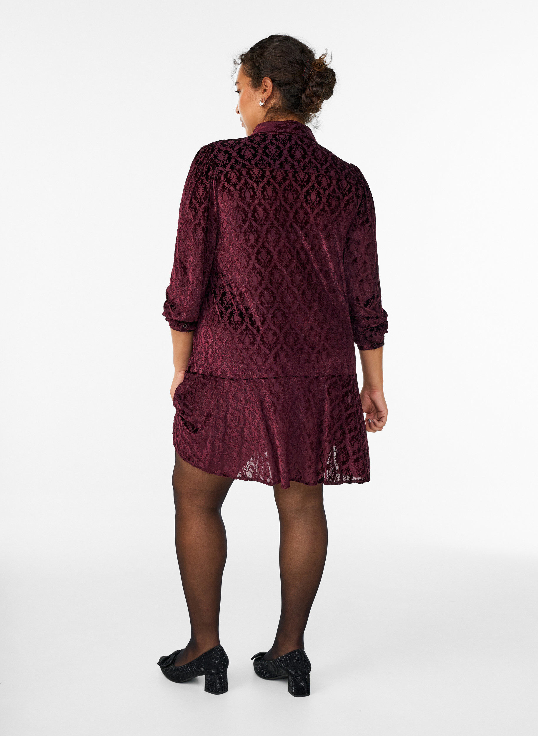 Zizzi Kurzes Kleid mit Veloursmuster, Rot, Model image number 2
