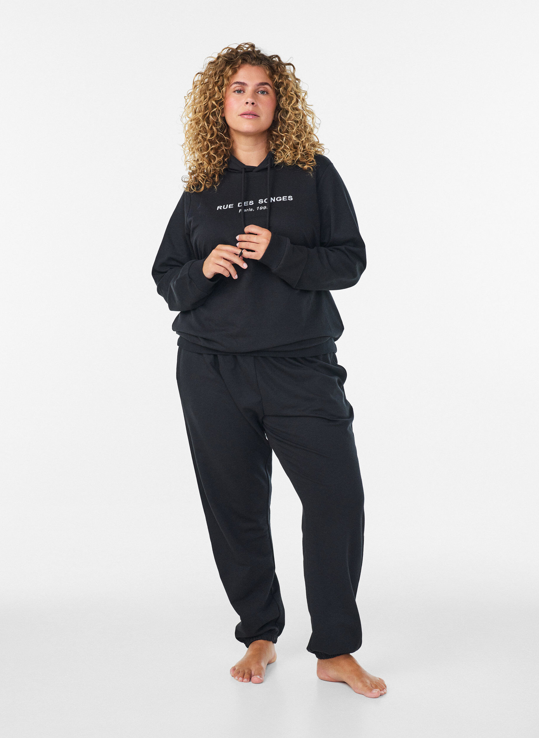 ZizziSweatshirt mit Kapuze und Aufdruck, Schwarz, Model image number 1