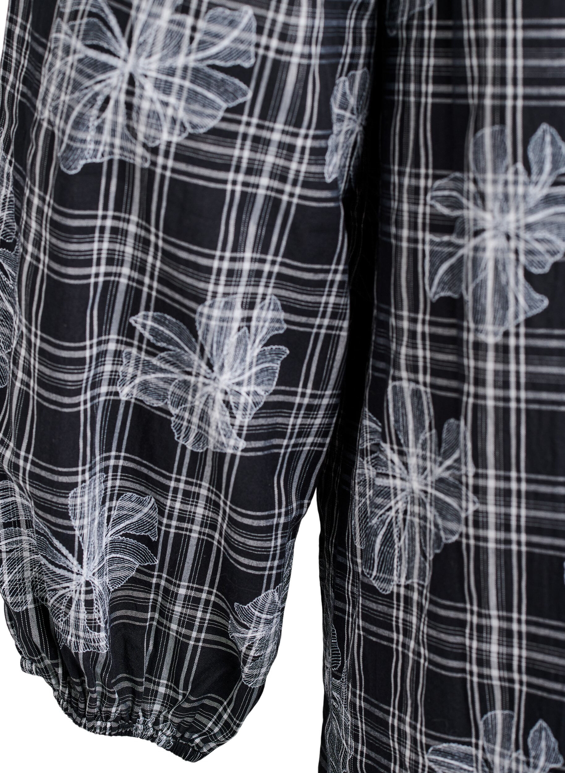 Zizzi Kurzes Kleid mit Karo- und Blumenmuster, Schwarz, Packshot image number 3