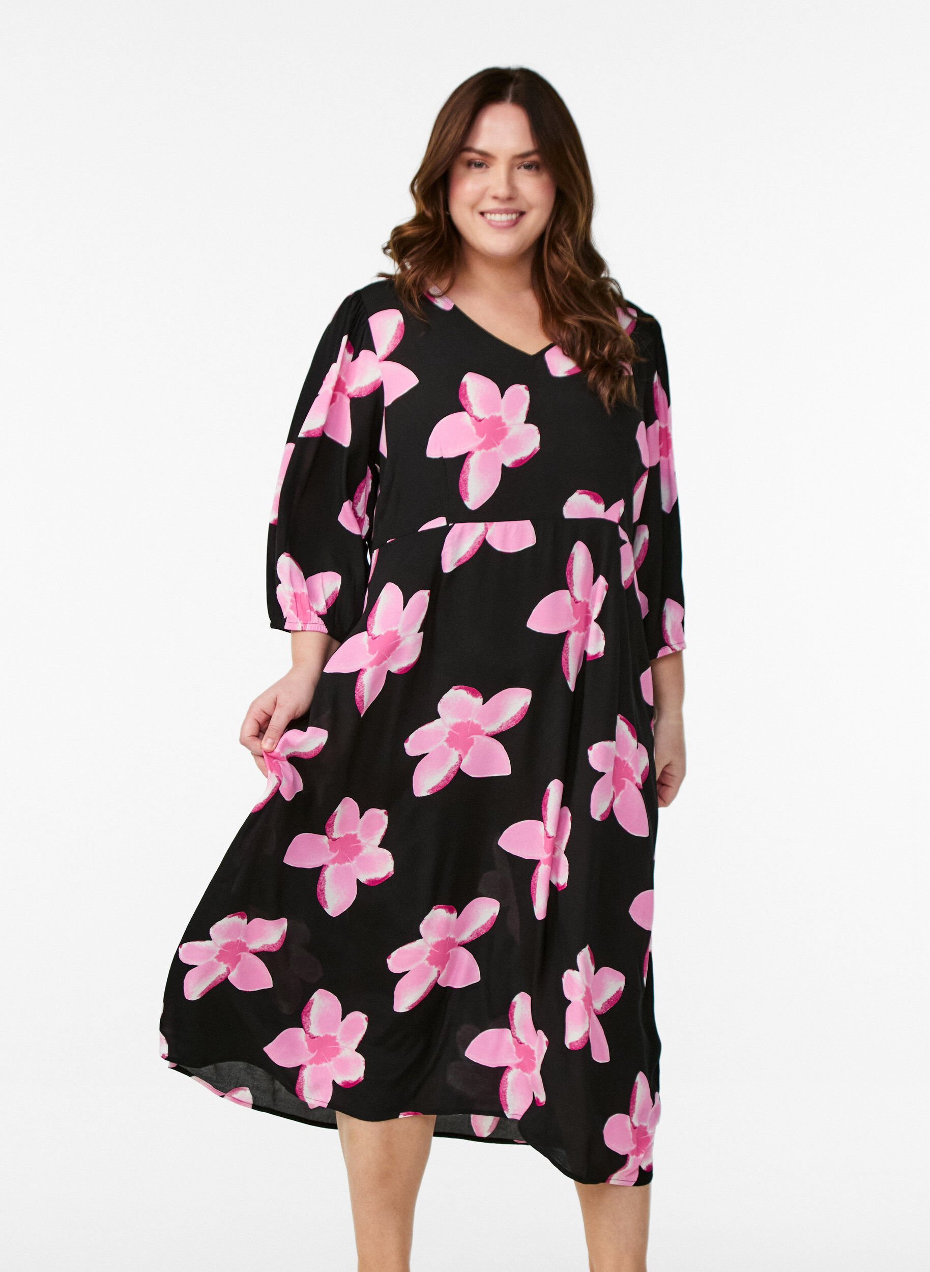 Zizzi Midikleid mit gebl&uuml;mtem Print und 3/4-&Auml;rmeln, Schwarz, Model image number 0