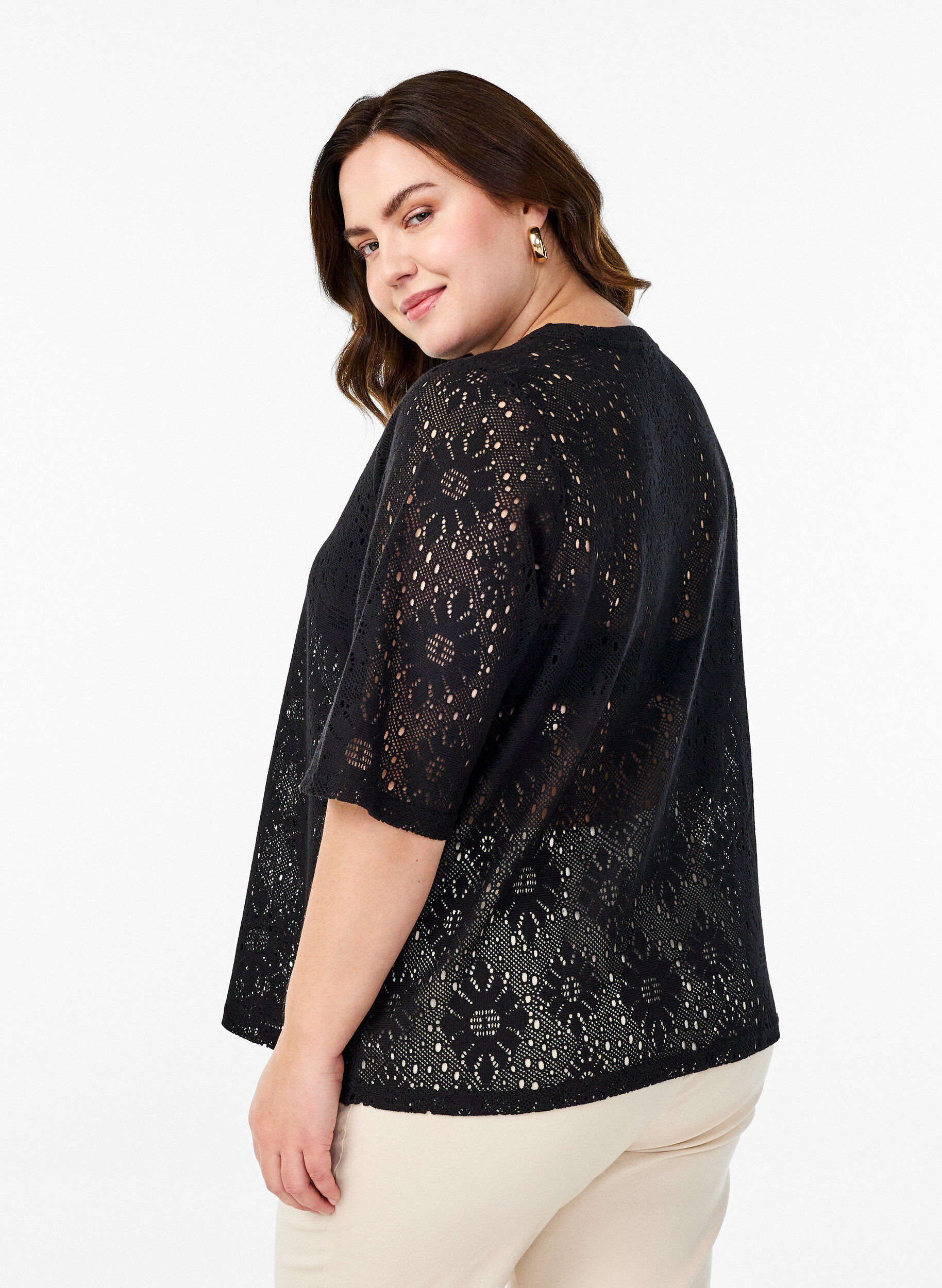 Zizzi Bluse mit Lochmuster und kurzen &Auml;rmeln, Schwarz, Model image number 2
