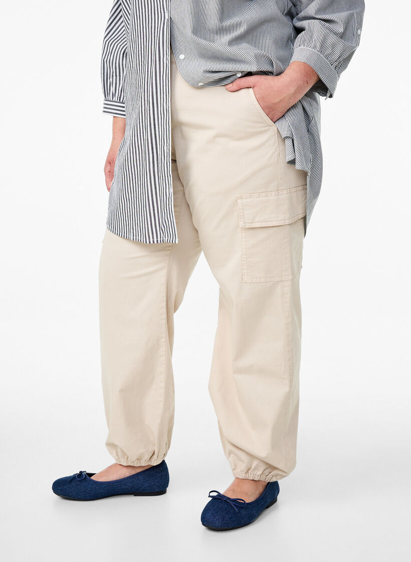Cargohose mit hoher Taille, Beige, Model image number 2