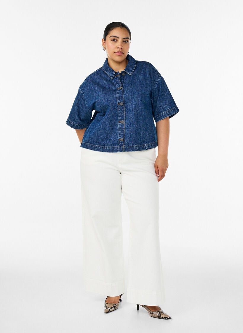 Kurz&auml;rmelige Jeansjacke mit Kn&ouml;pfen, Blau, Model image number 1