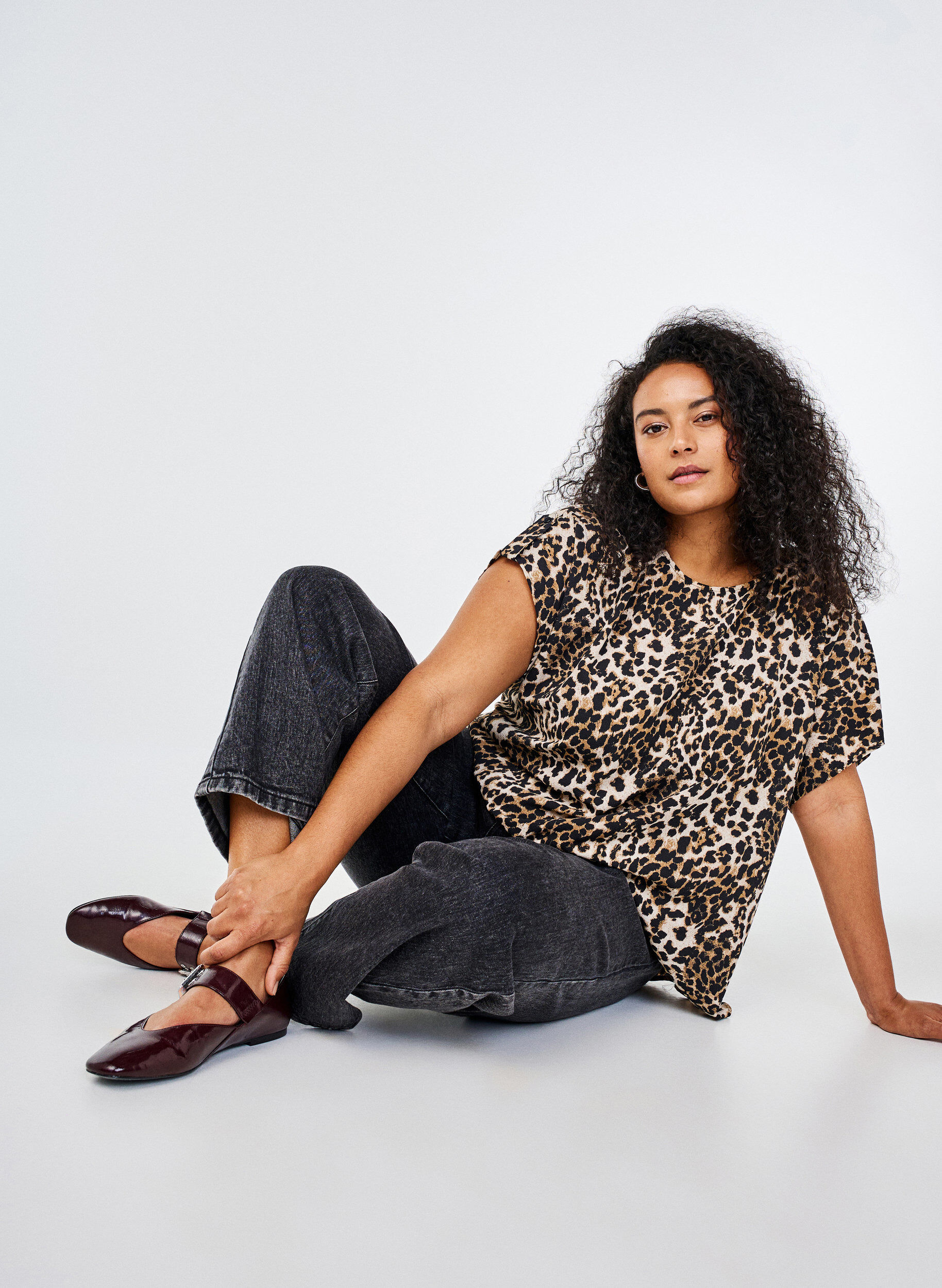 Zizzi Bluse mit kurzem Arm und Leopardenmuster, Leopard AOP, Image image number 0