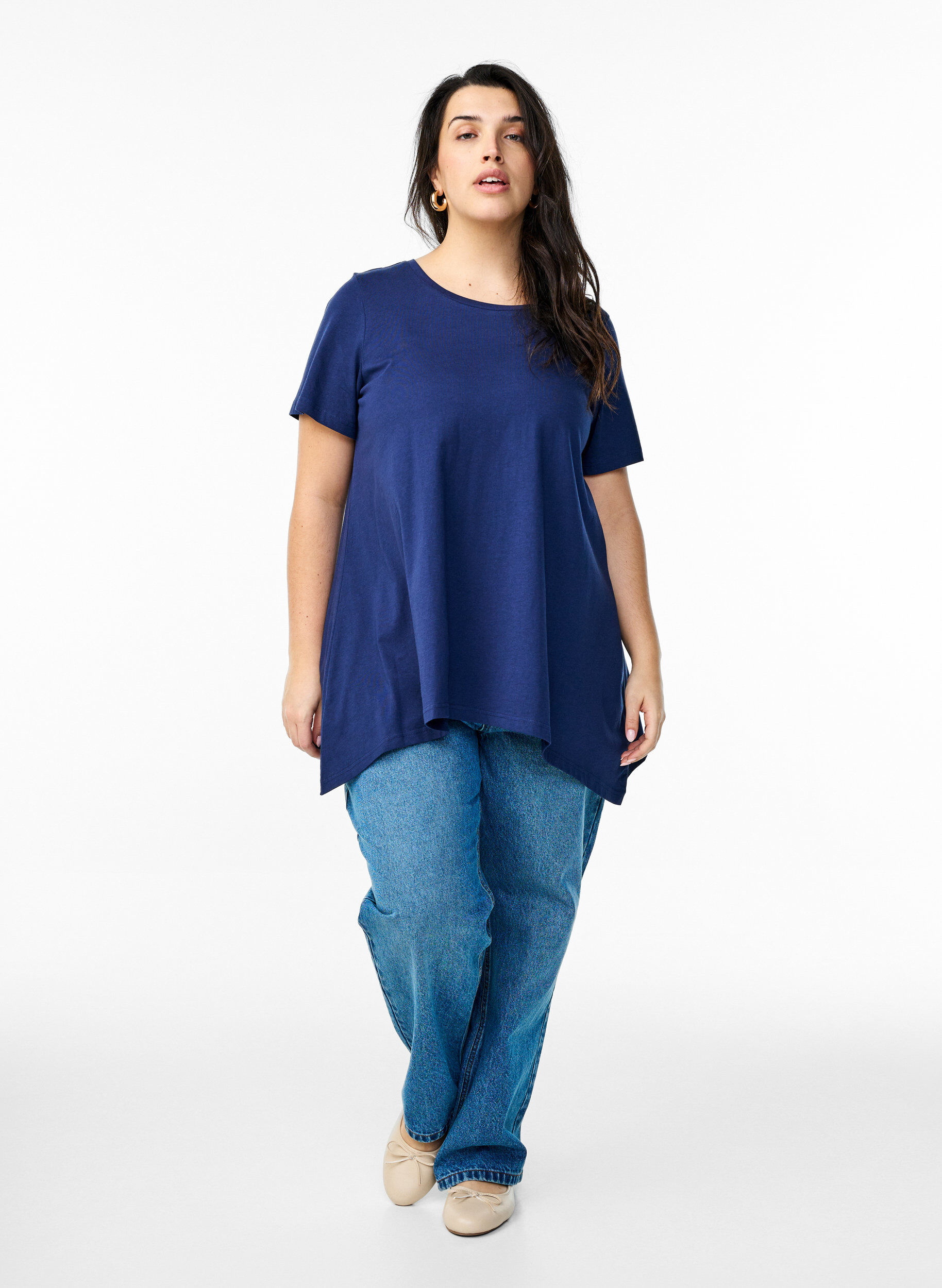 Zizzi T-Shirt mit Rundhalsausschnitt und A-Linie, Blau, Model image number 1
