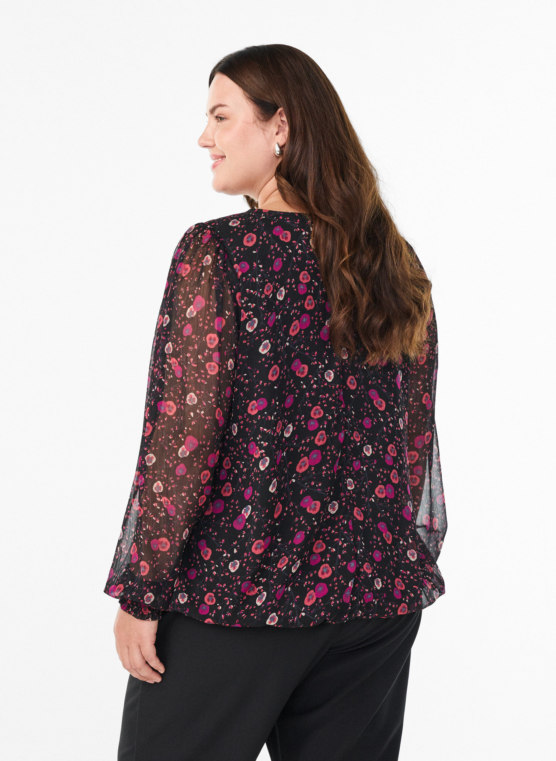 ZizziGebl&uuml;mte Bluse aus Chiffon mit transparenten &Auml;rmeln, Schwarz, Model image number 2