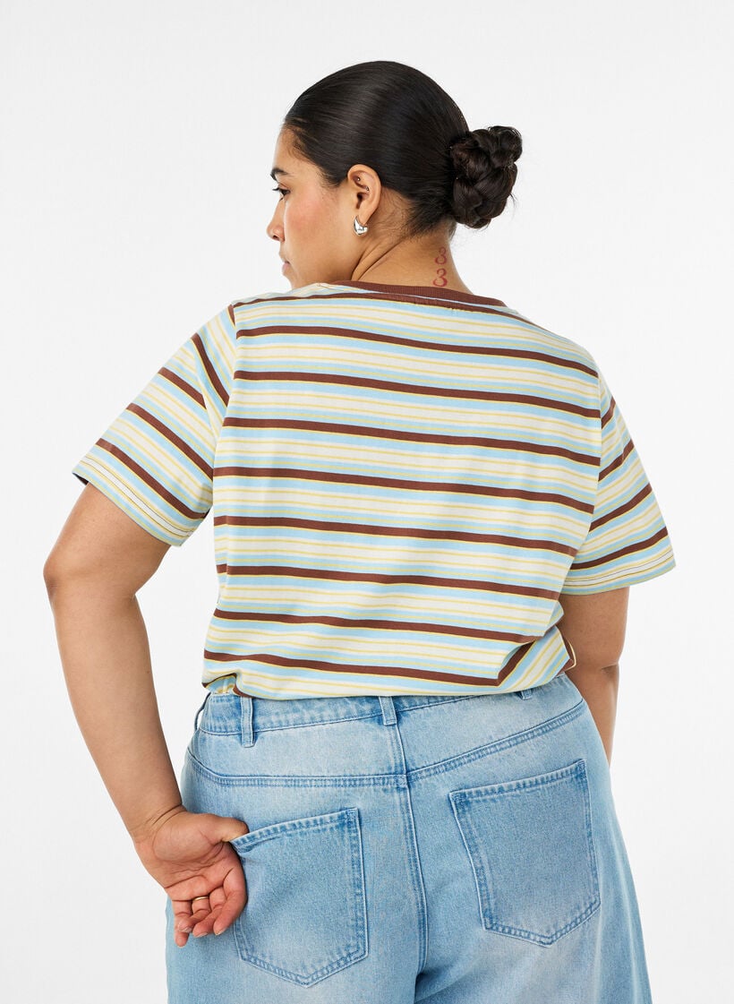 Gestreiftes T-Shirt aus Bio-Baumwolle, Braun, Model image number 2