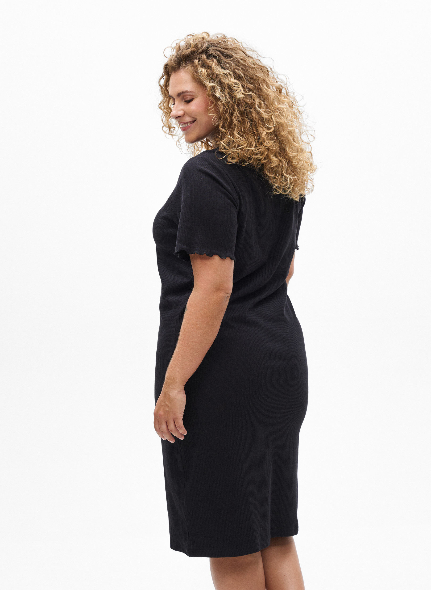 Zizzi T-Shirtkleid aus geripptem Jersey in Kniel&auml;nge, Schwarz, Model image number 2