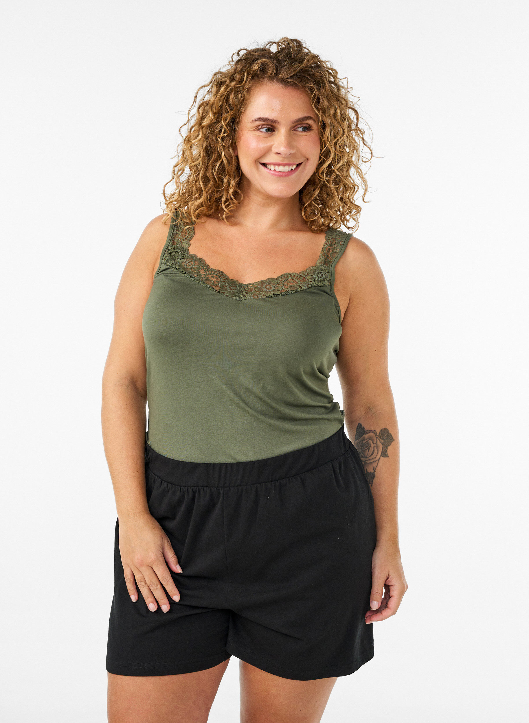 Top aus Viskose mit Spitze, Gr&uuml;n, Model