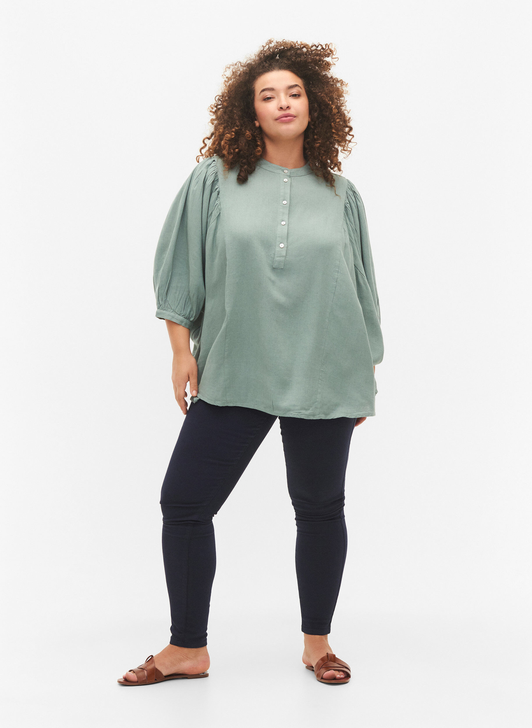 Zizzi Viskose-Leinen-Mix-Shirt-Bluse mit 3/4-&Auml;rmeln, Chinois Green, Model image number 2