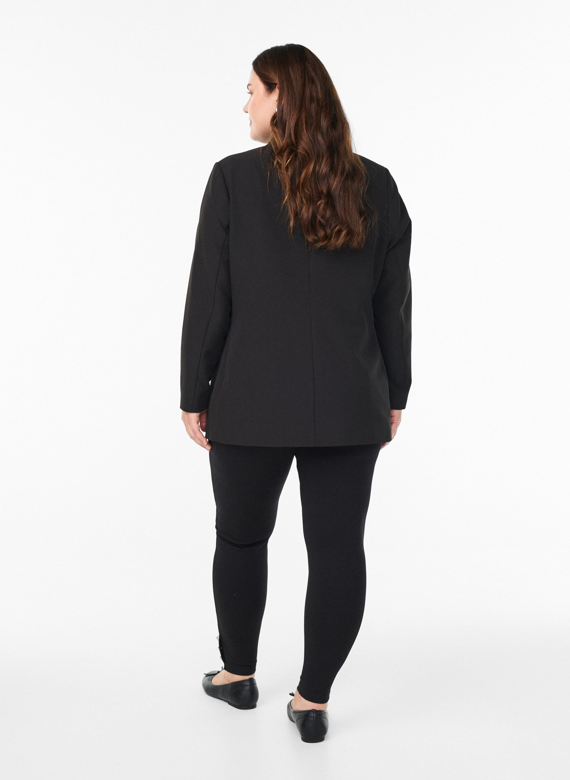Zizzi Leggings mit Kn&ouml;pfen am Beinabschluss, Schwarz, Model image number 2
