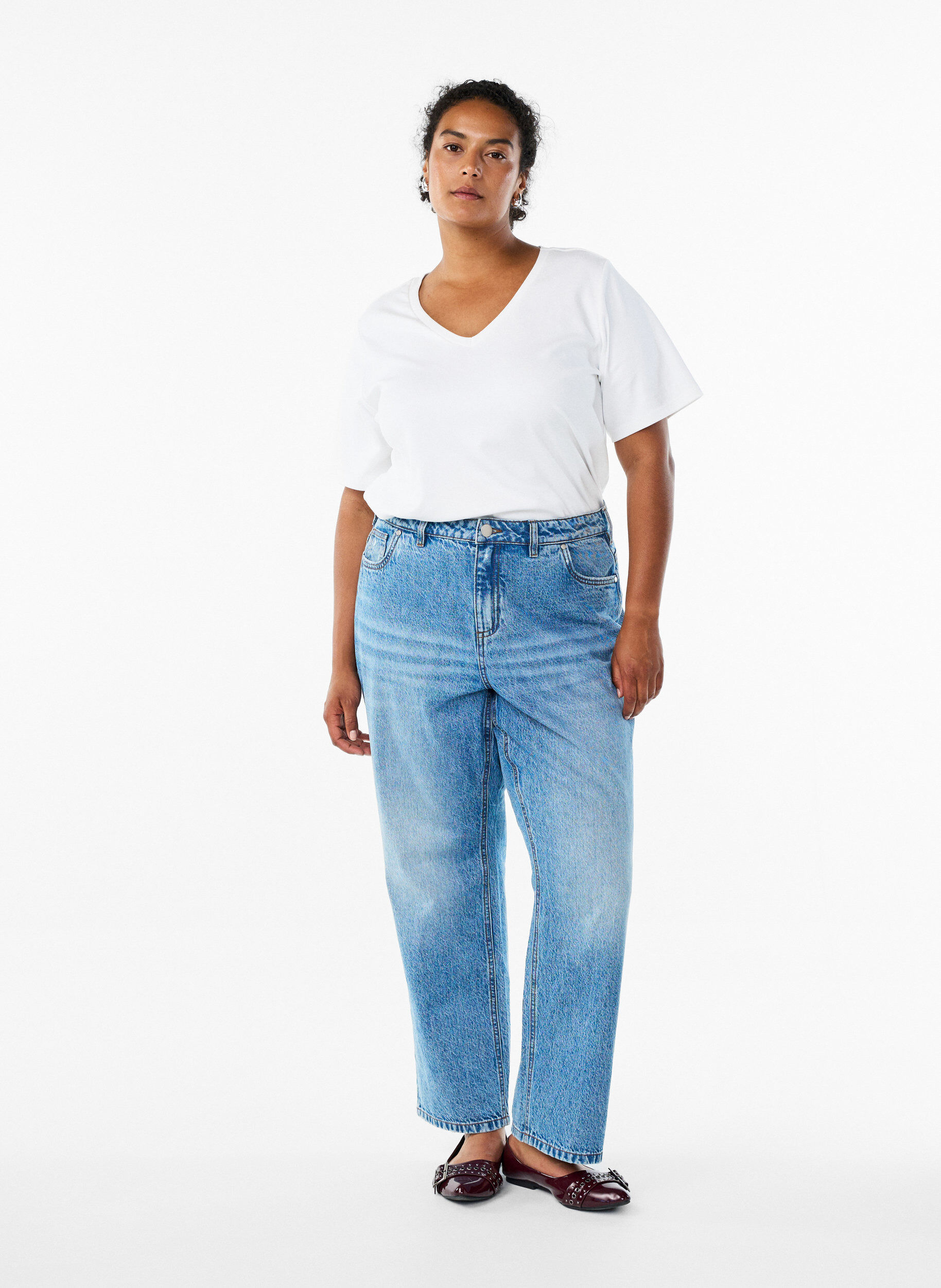 High Waist Jeans mit geradem Bein, Blau, Model