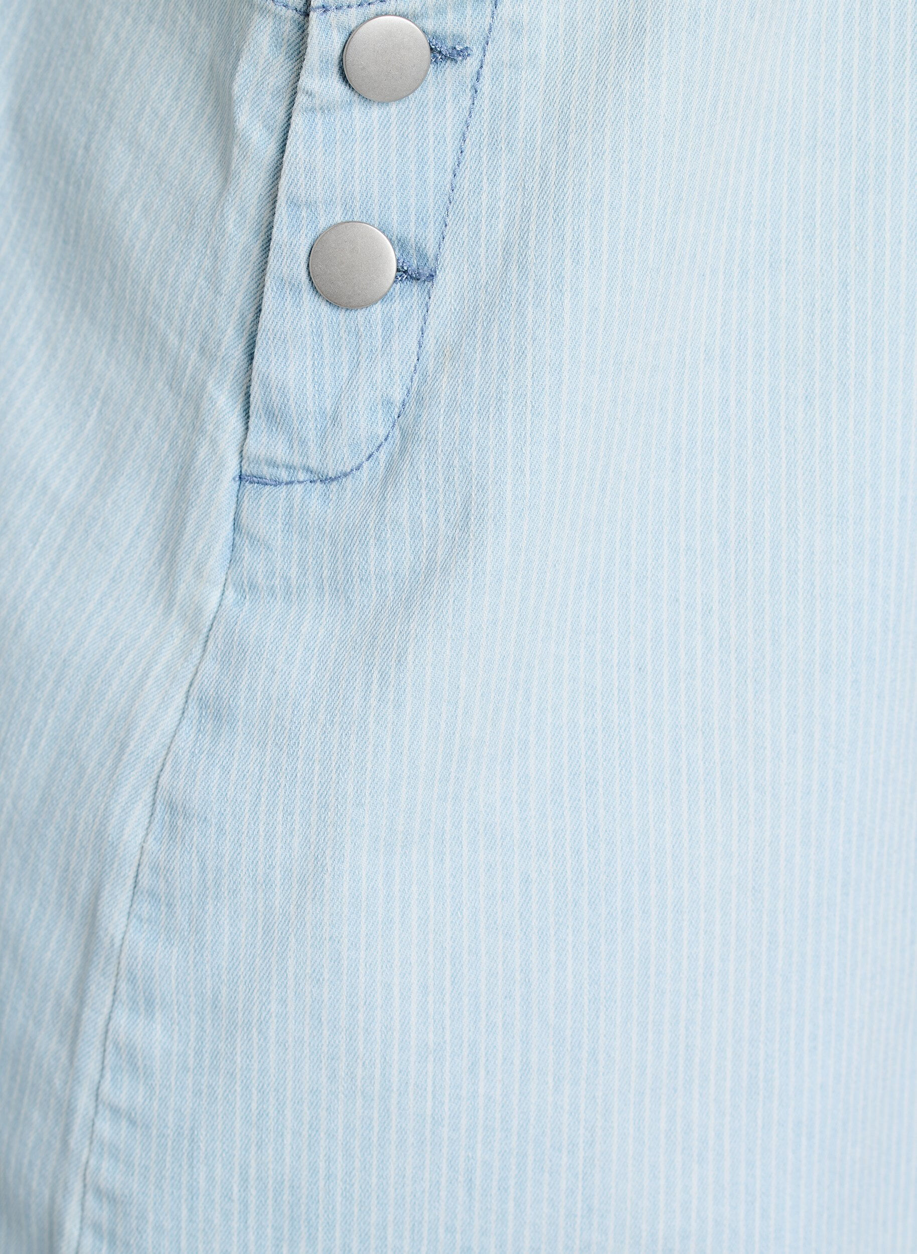 Zizzi Kurzes Jeans-Latzkleid aus gestreifter Baumwolle, Blau, Packshot image number 3