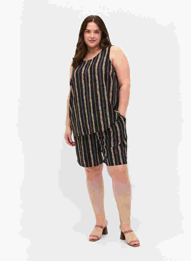 Shorts mit Print und Taschen, Graphic Stripe, Model