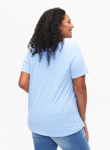 Einfarbiges basic T-Shirt aus Baumwolle, Serenity, Model image number 1