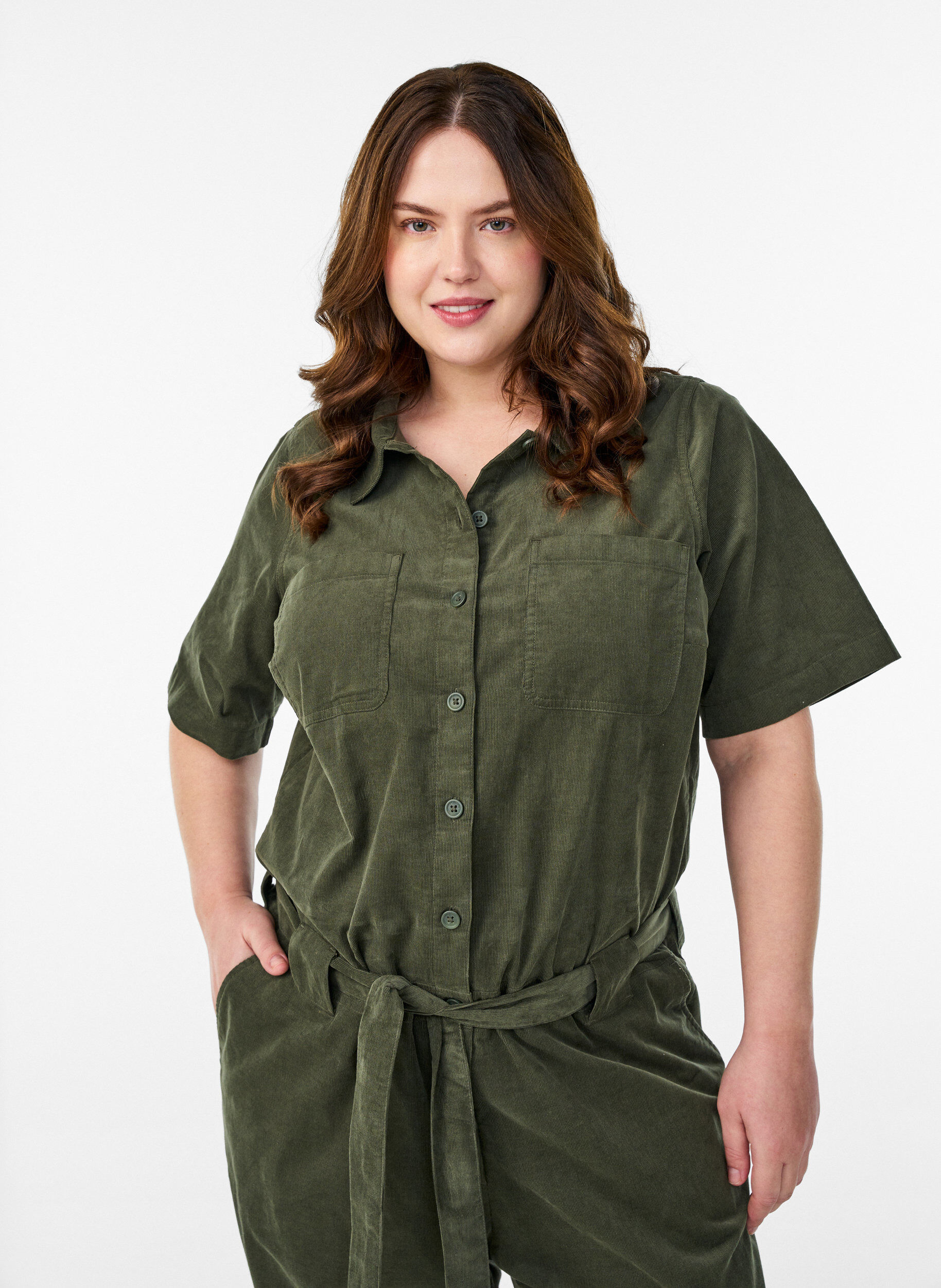 Zizzi Jumpsuit aus Cord mit geradem Bein, Gr&uuml;n, Model image number 2
