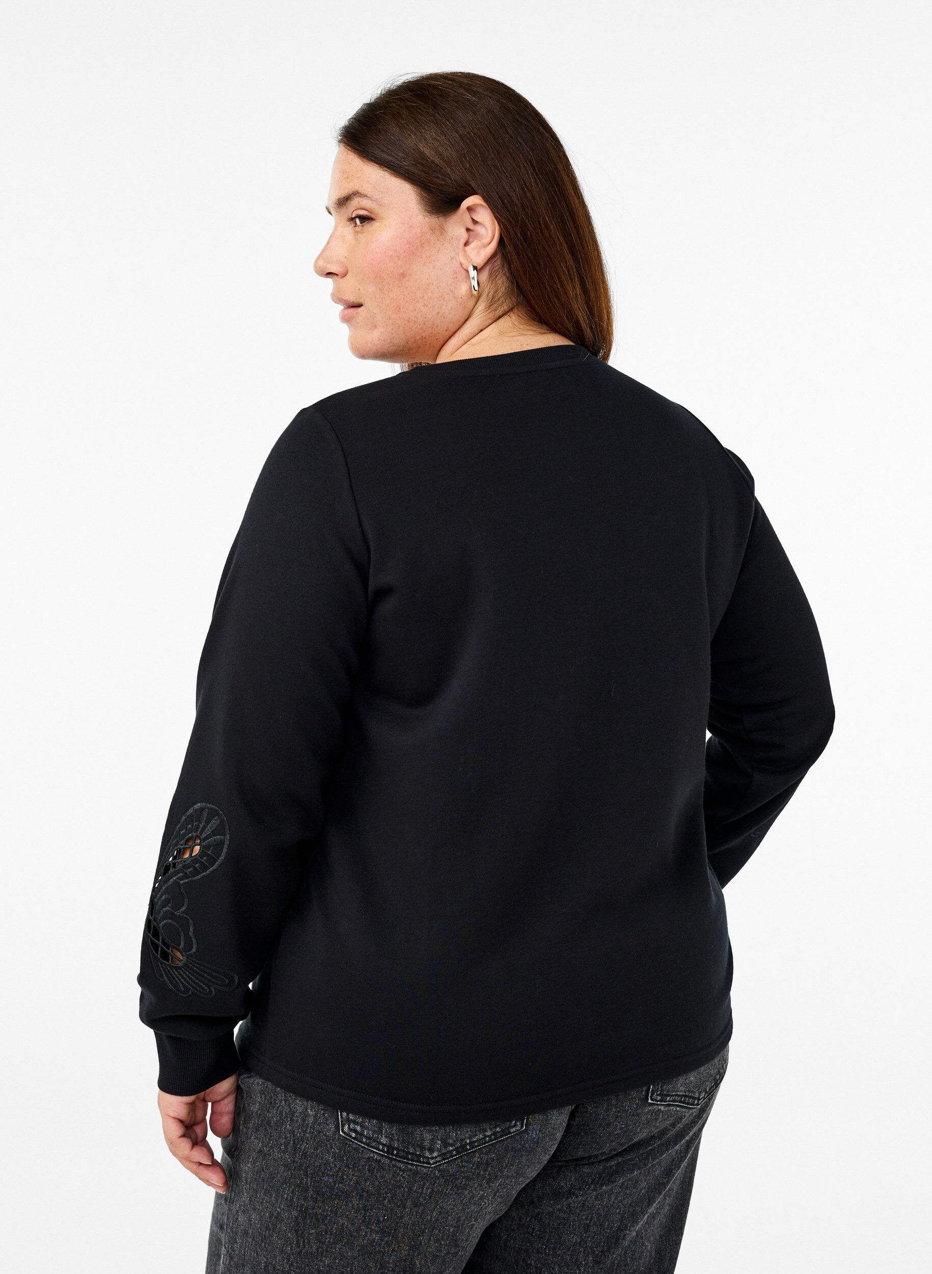 Zizzi Sweatshirt mit aufgestickten Cut-Outs, Black, Model image number 1