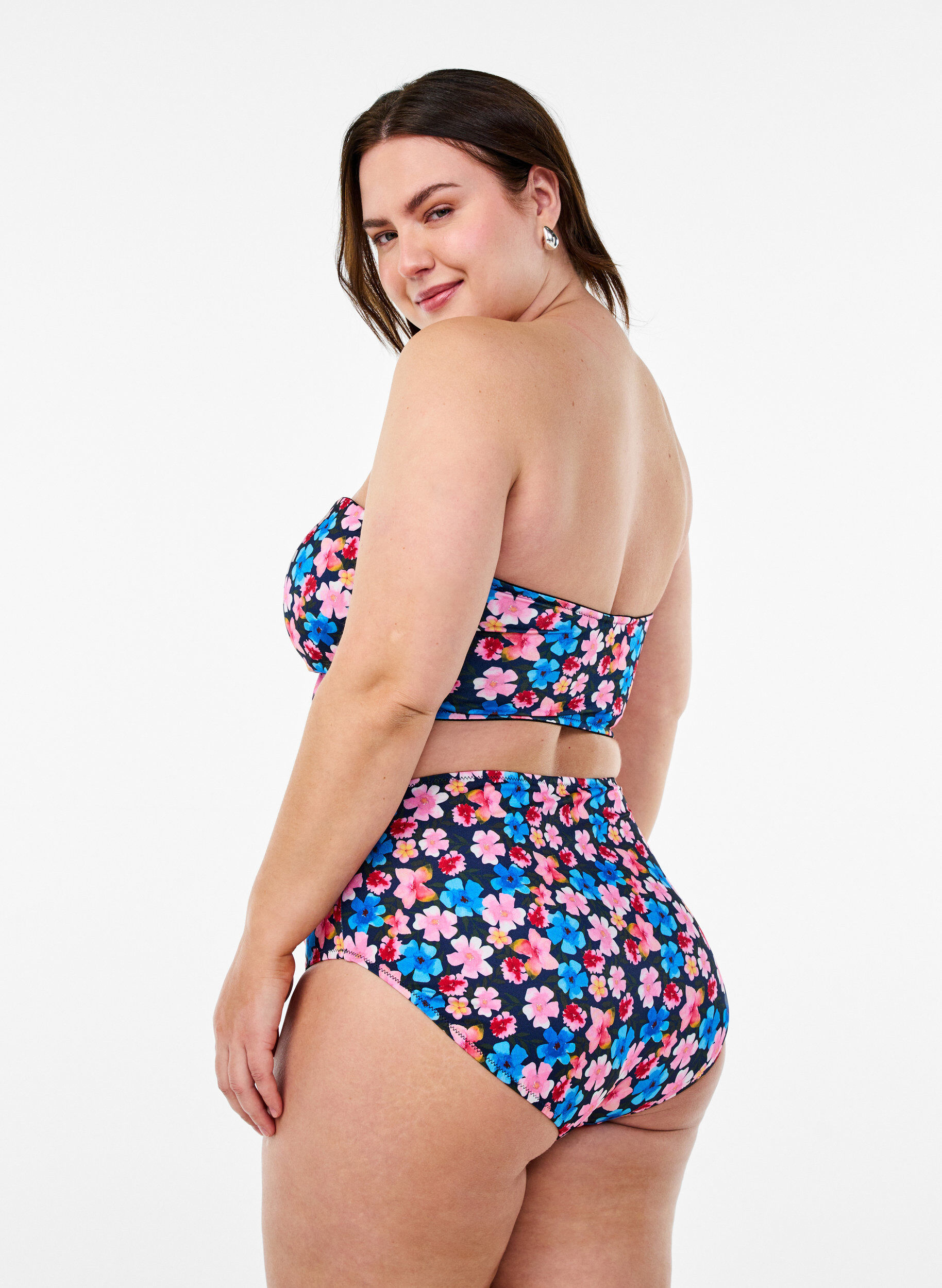 Zizzi Bandeau-Bikinioberteil mit Leopardenmuster, Rot, Model image number 2
