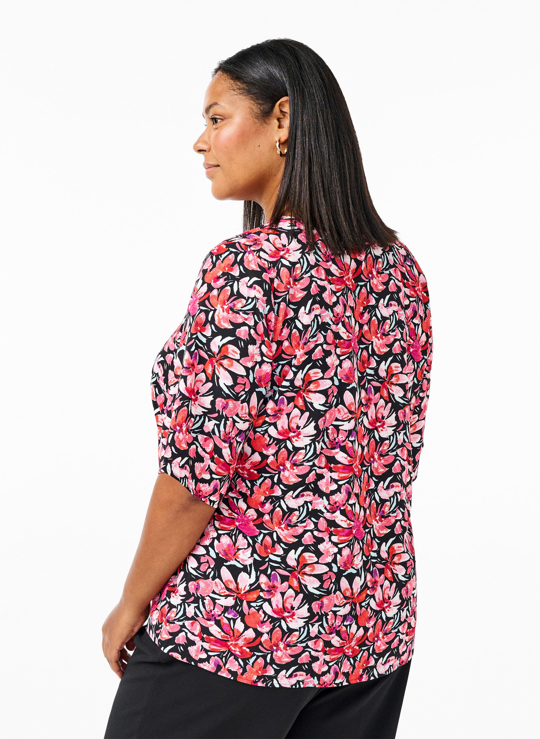Zizzi Bluse mit V-Ausschnitt und Blumendruck, Black Flower AOP, Model image number 1