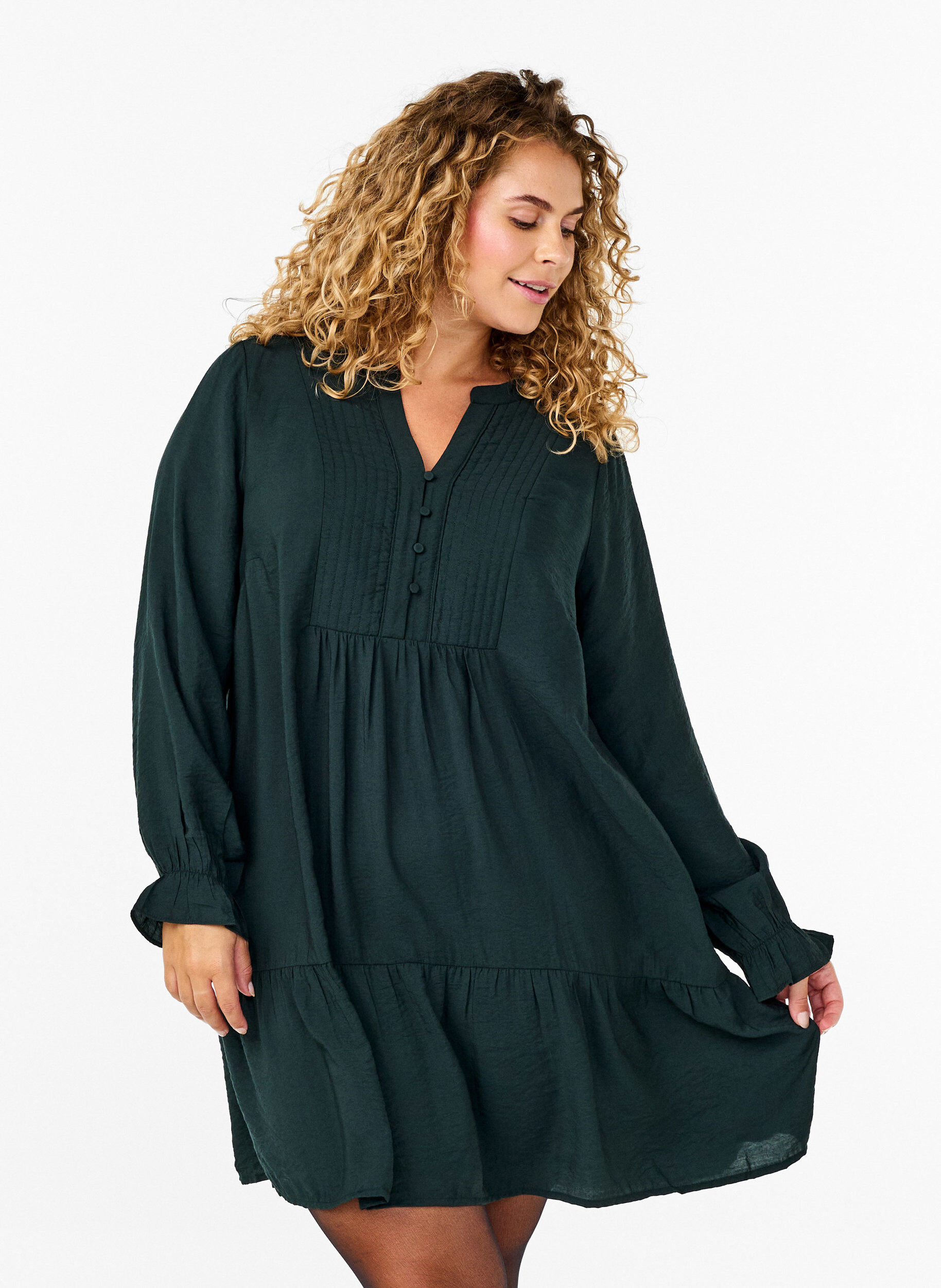 Zizzi Kurzes Kleid mit Ziern&auml;hten und Kn&ouml;pfen, Scarab, Model image number 0