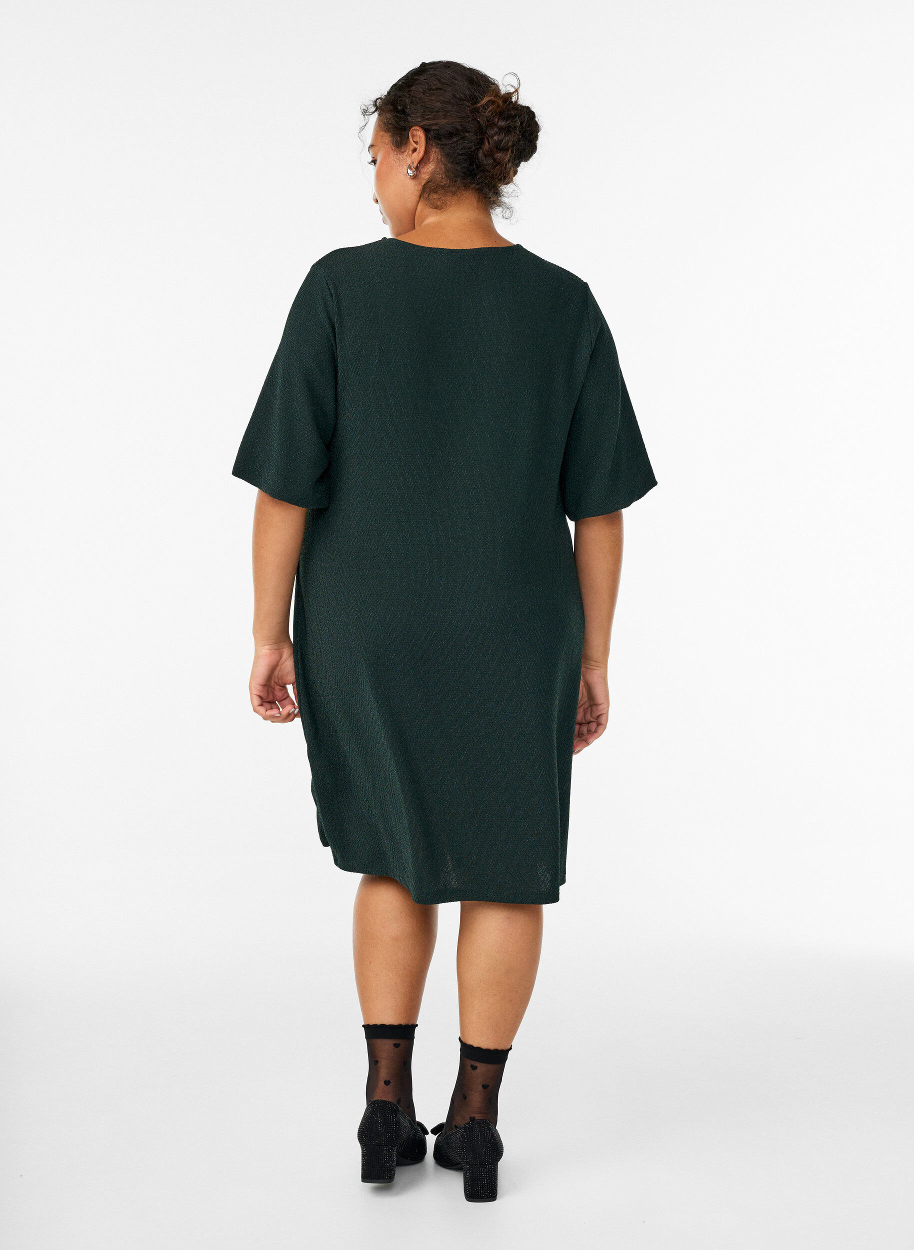 Zizzi Kurzes Kleid mit Glitzermuster, Gr&uuml;n, Model image number 2