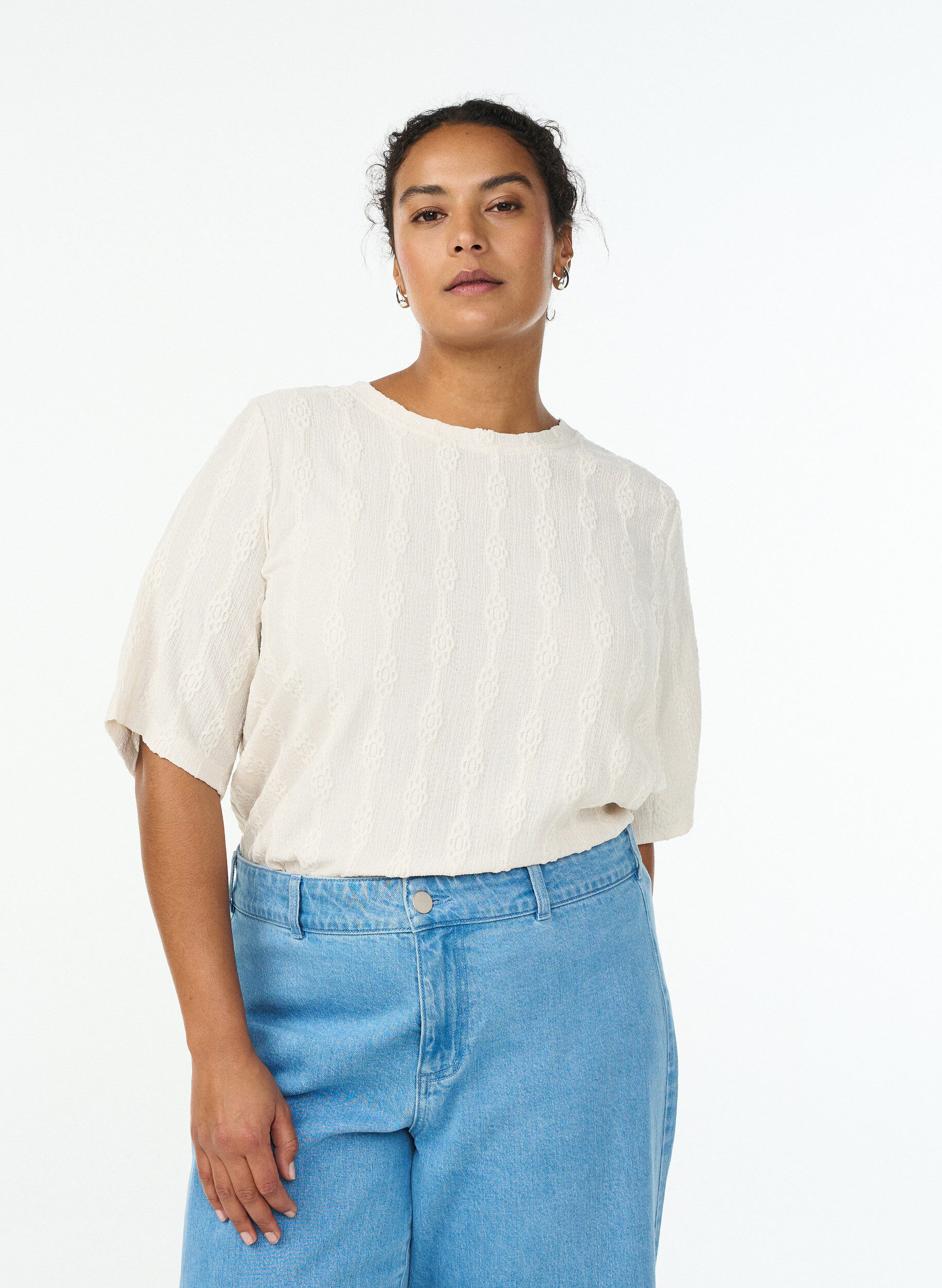 Zizzi Bluse mit Strukturmuster und kurzen &Auml;rmeln, Beige, Model image number 0