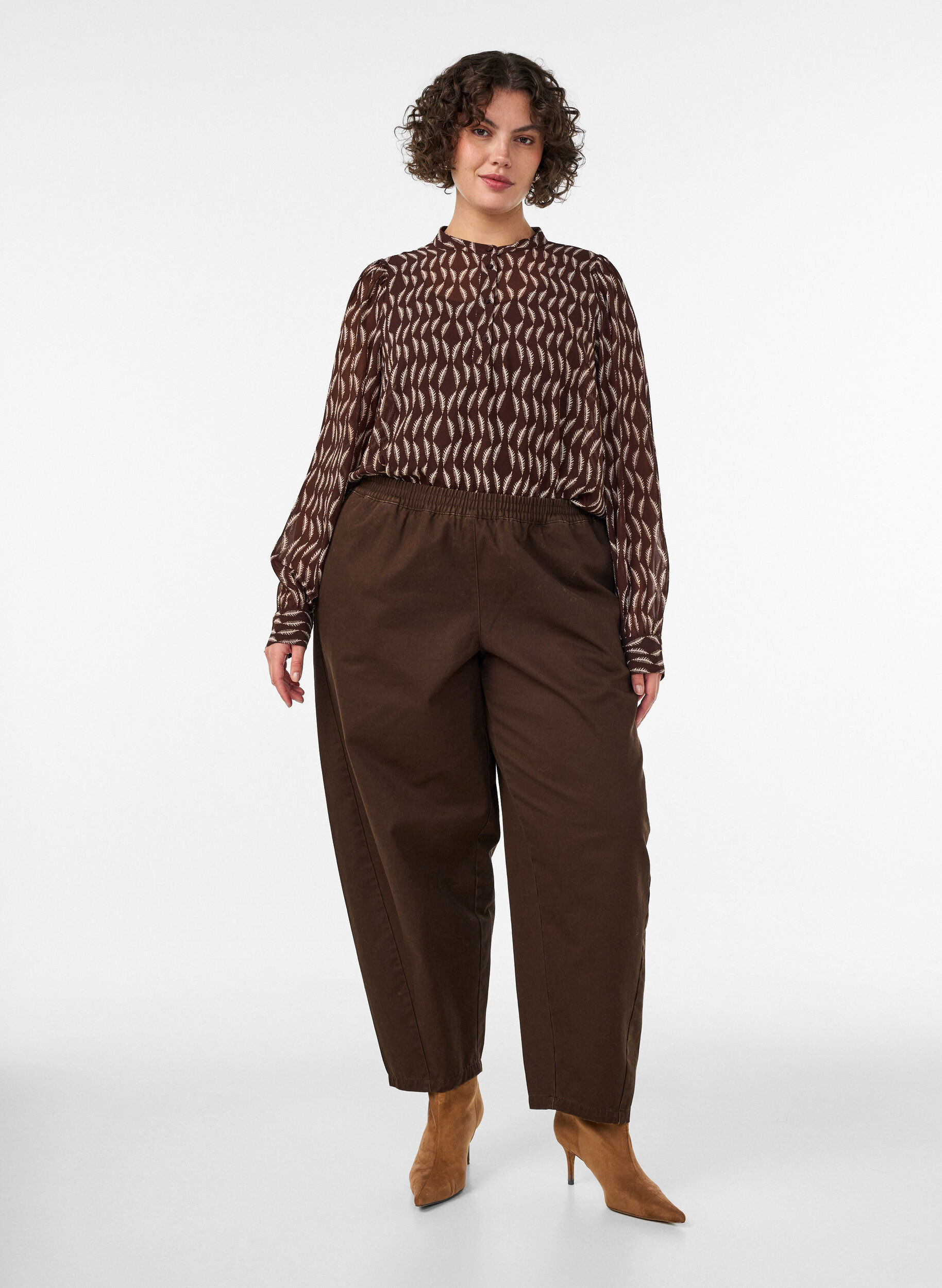 ZizziBluse mit Allover-Print und kurzer Knopfleiste, Braun, Model image number 1