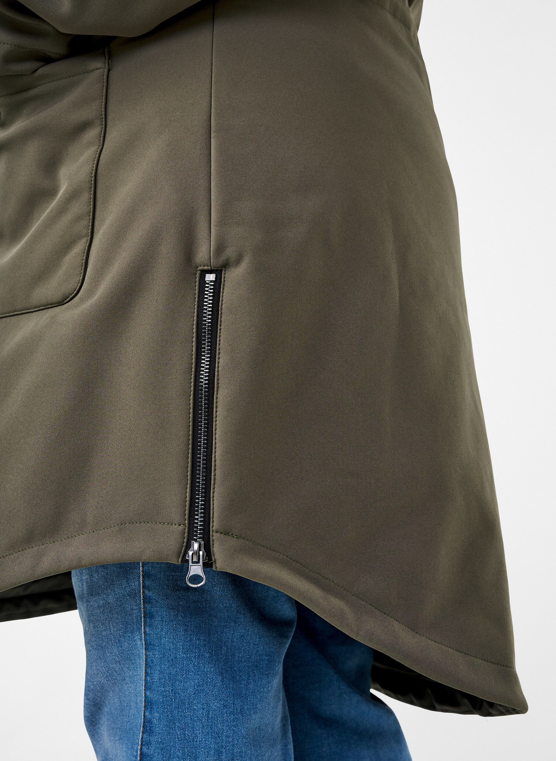 Zizzi Wasserabweisende Softshell-Jacke mit Steppfutter, Gr&uuml;n, Model image number 3