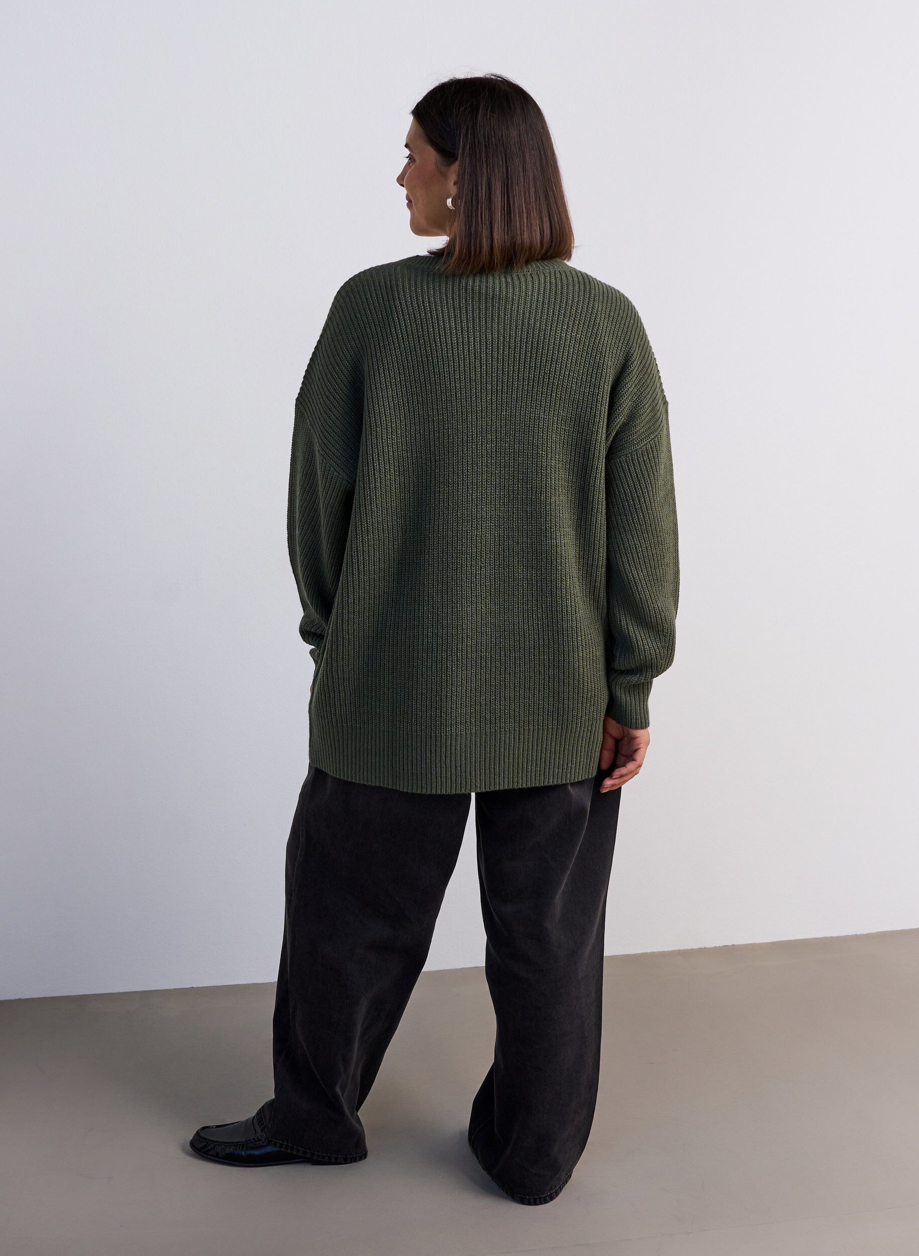 ZizziLange Rippstrickbluse mit V-Ausschnitt, Gr&uuml;n, Model image number 2
