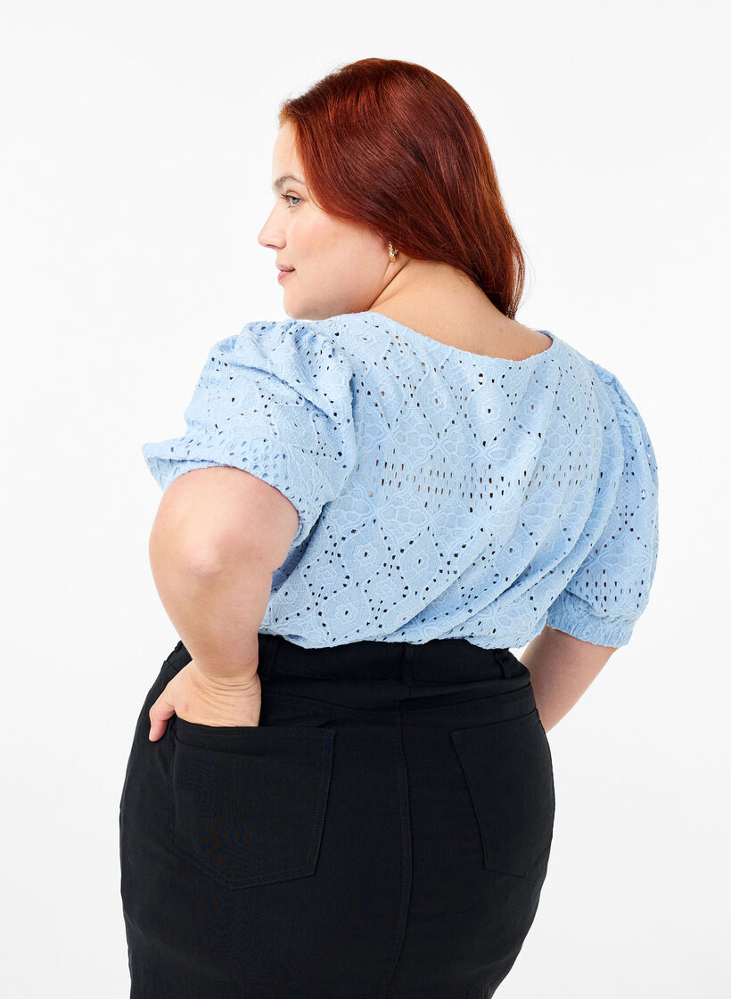  Kurzärmelige Bluse mit Lochmuster, Cashmere Blue, Model image number 1