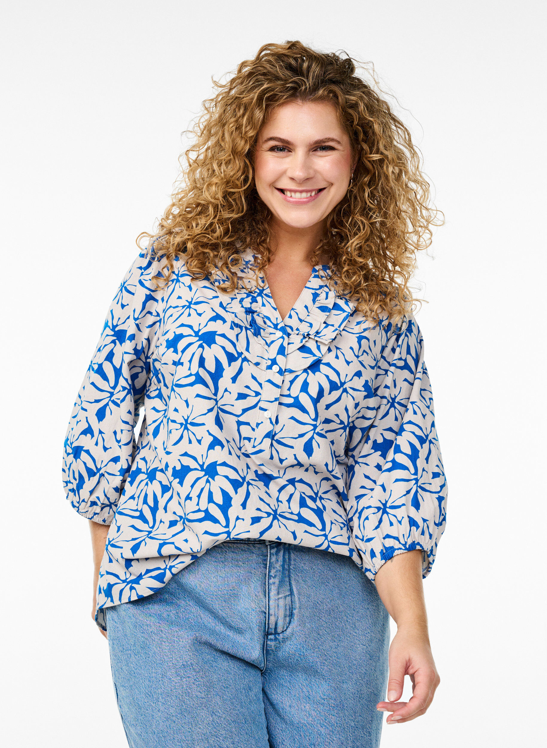 Baumwollbluse mit 3/4-&Auml;rmeln und Blumenmuster, Blau, Model