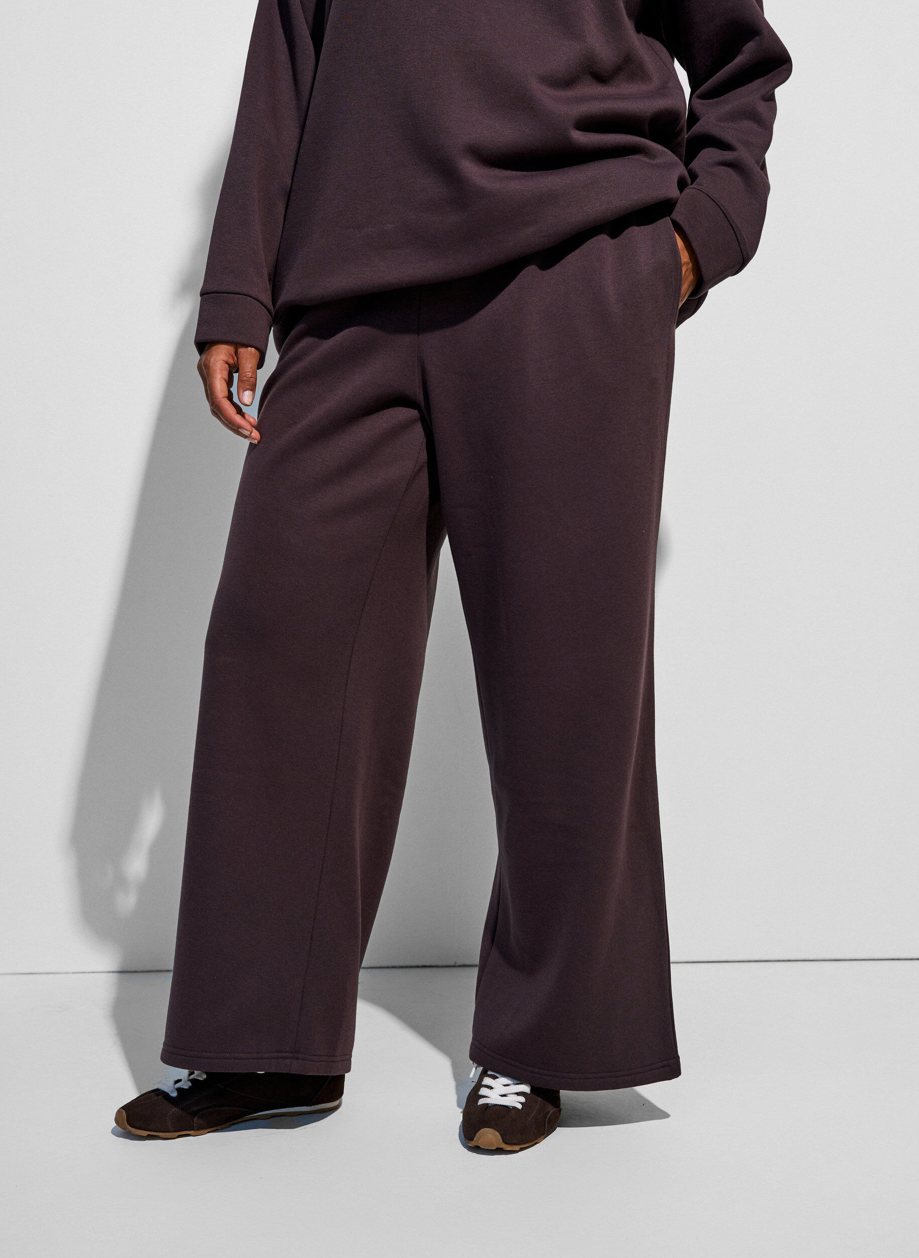 ZizziHoch taillierte Sweatpants mit weitem Bein, Braun, Model image number 2