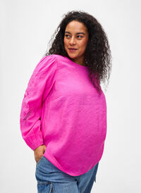 Bluse aus TENCEL™-Modal mit gestickten Details, Phlox Pink, Model