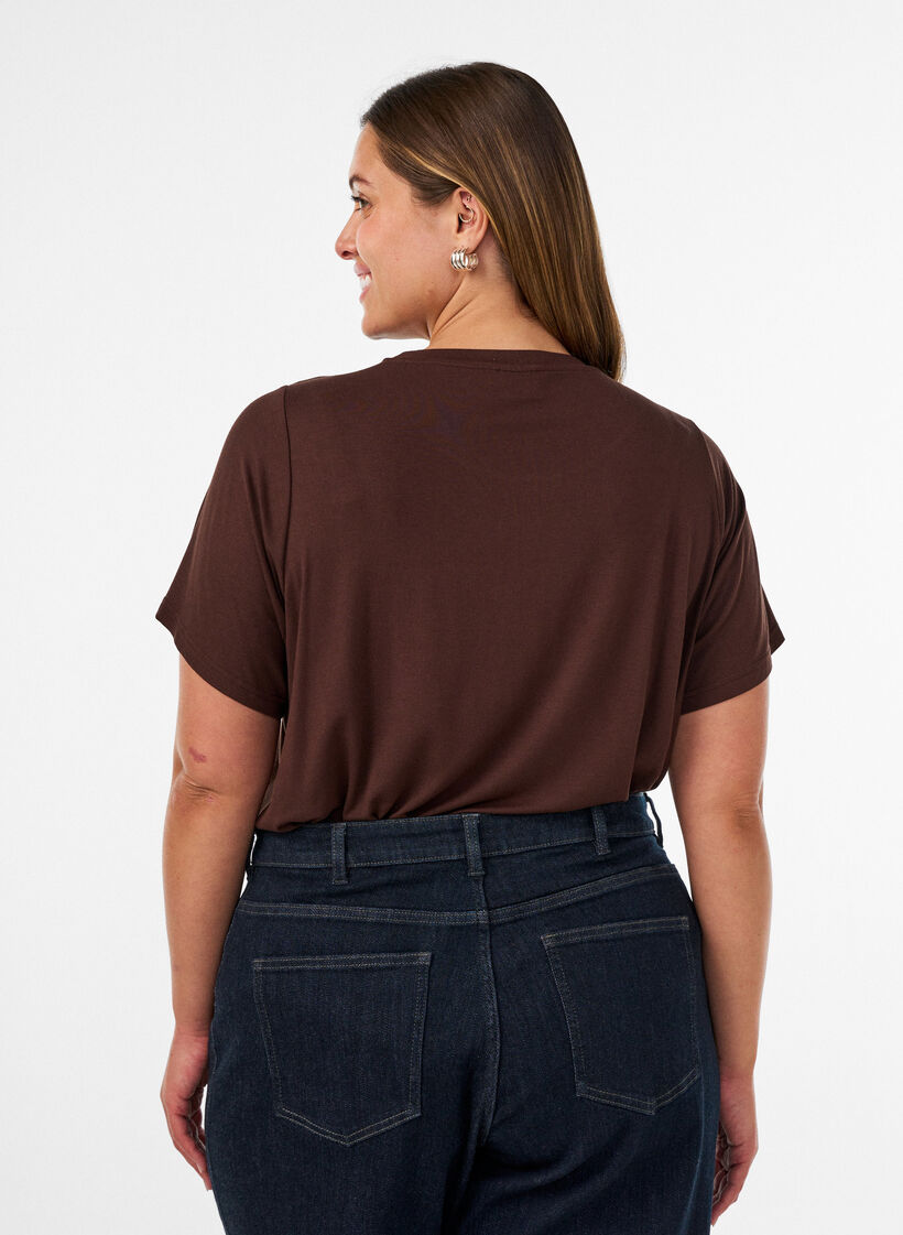 T-Shirt aus Viskose mit Strasssteinen, Braun, Model image number 2