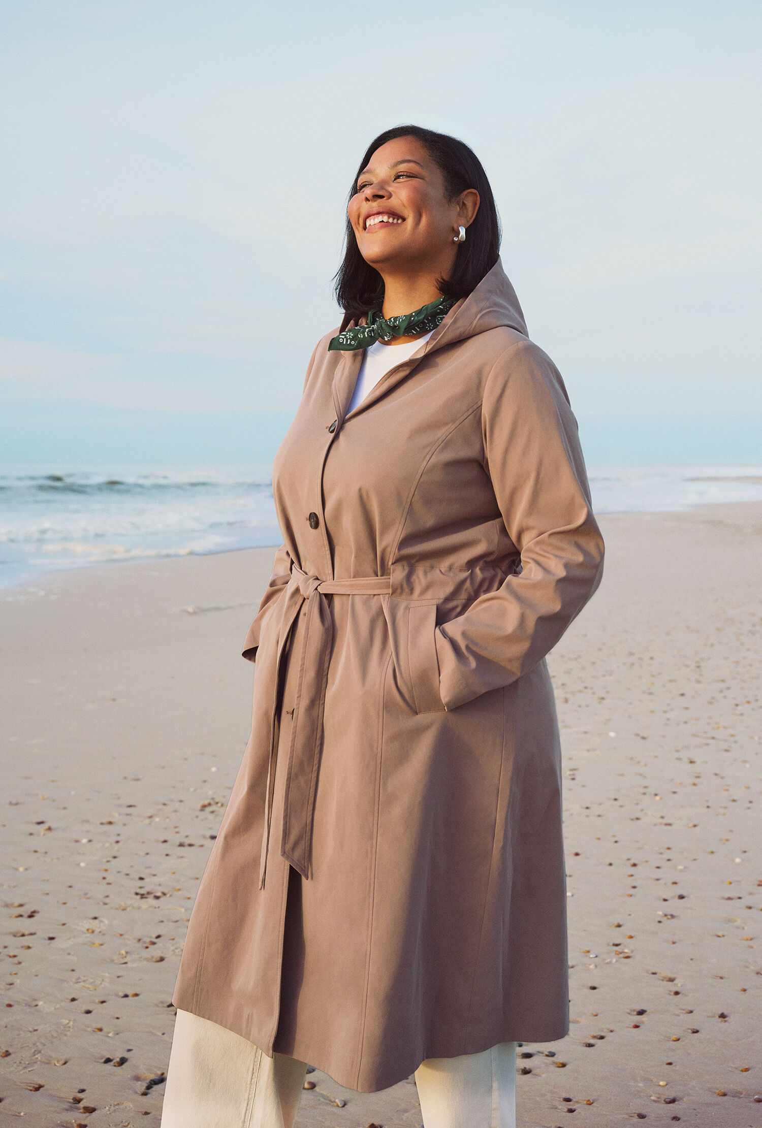 Zizzi Langer Trenchcoat mit Kapuze, , Model