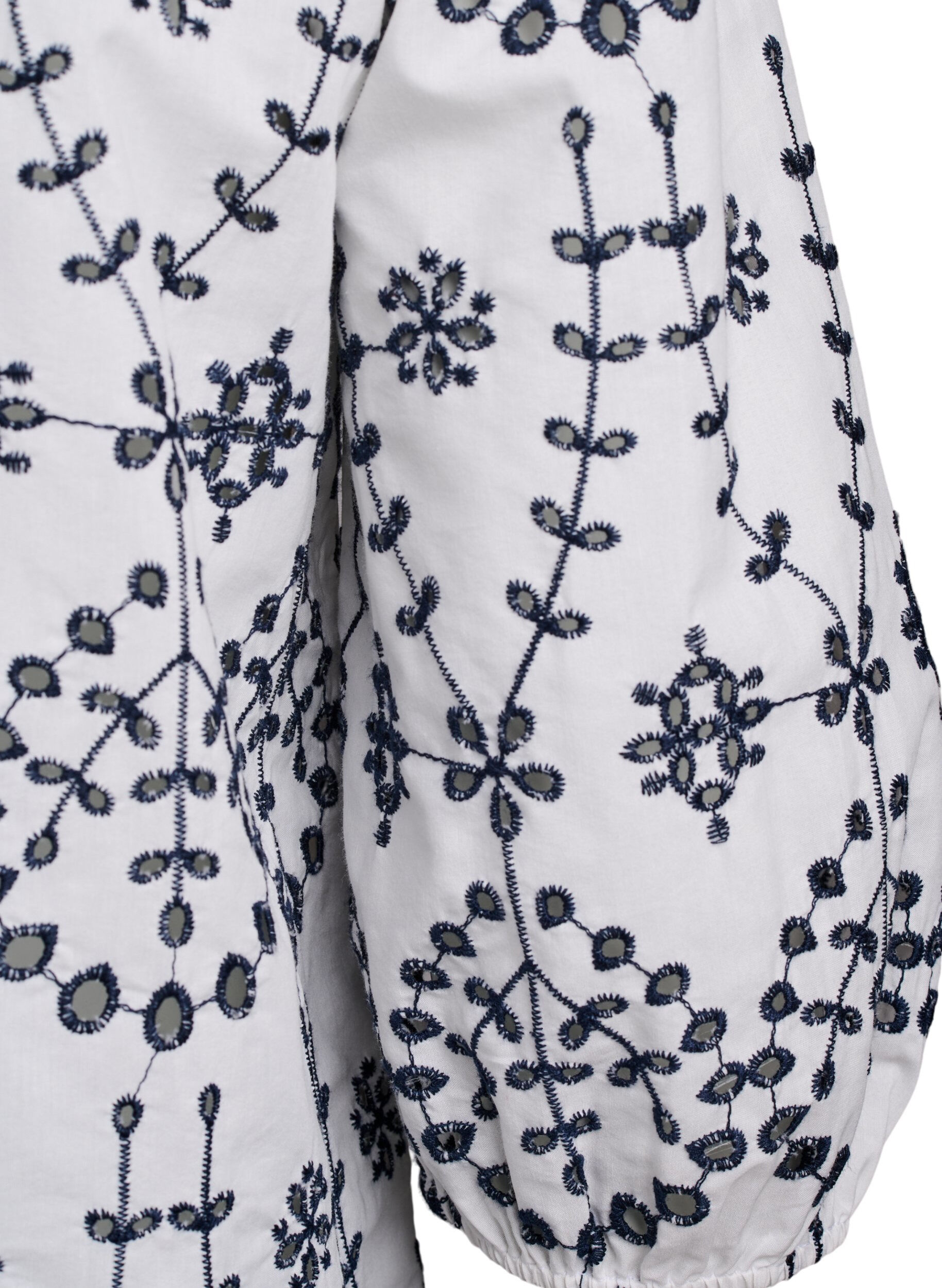 Zizzi Bluse mit 3/4-&Auml;rmeln und kontrastierender Broderie Anglaise, Wei&szlig;, Packshot image number 3