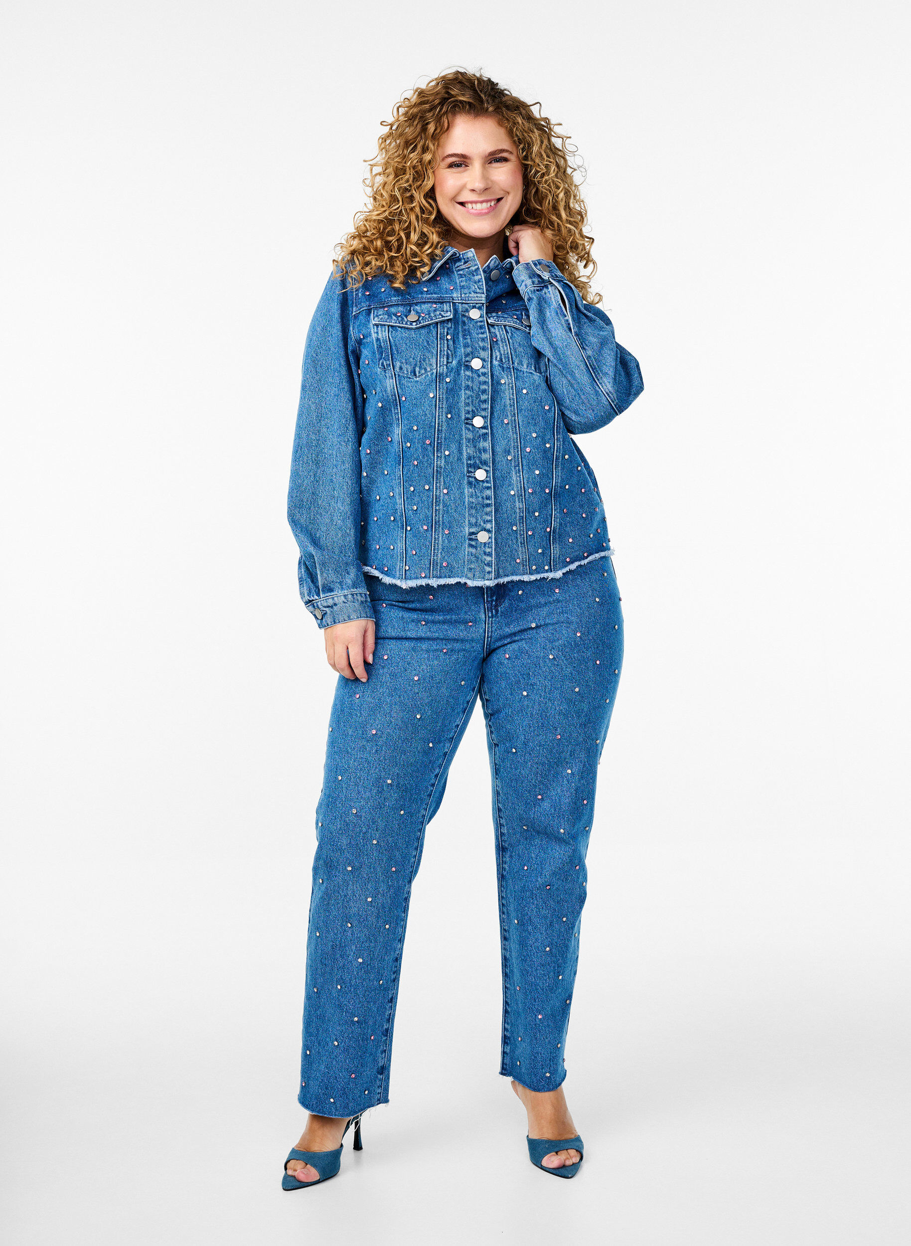 Zizzi Gemma Jeans mit hoher Taille und Strasssteinen, Blau, Model image number 0