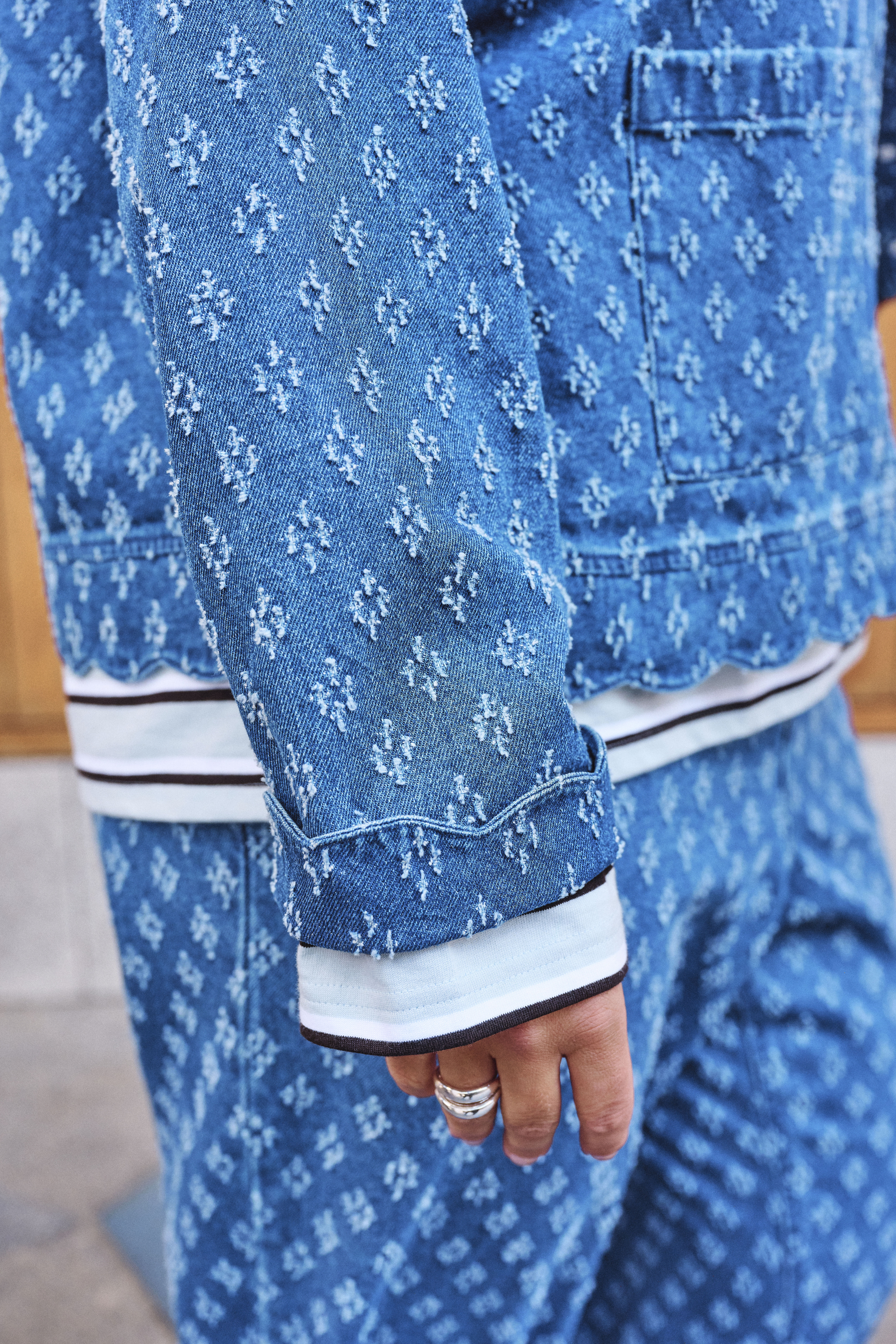 ZizziL&auml;ssiger Stil aus blauem Denim, , Model